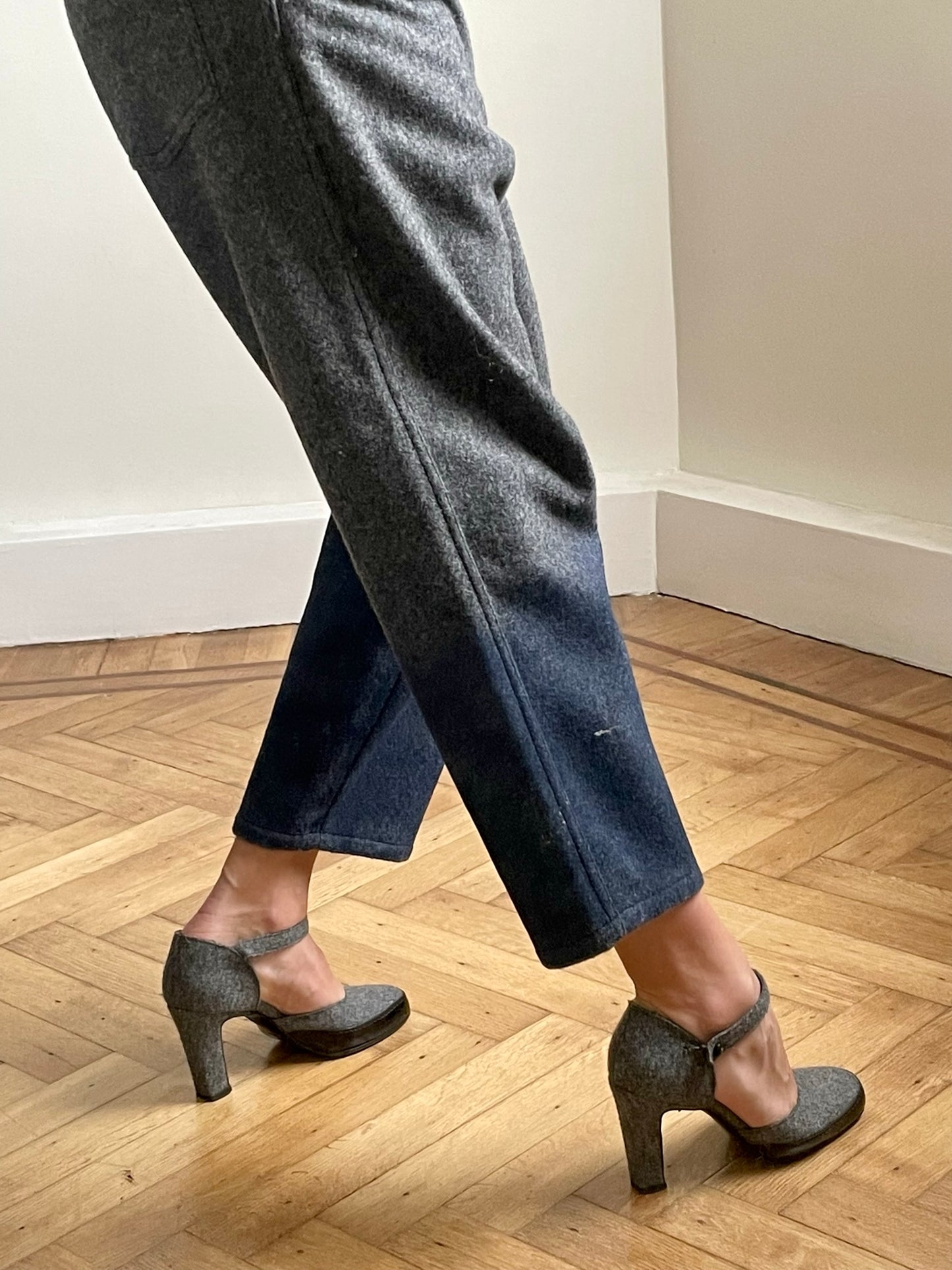 Jil Sander grey felt pumps with ankle strap size 37,5