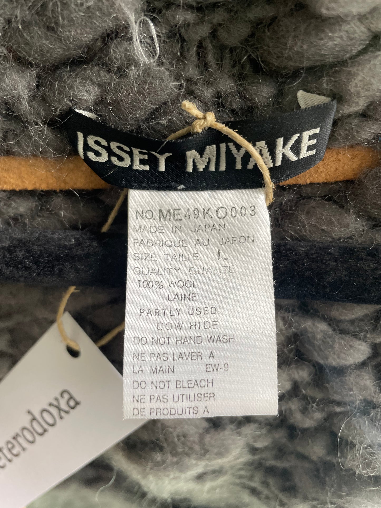 Issey Miyake FW 1994 Men’s chunky knit grey sweater with leather string detail
