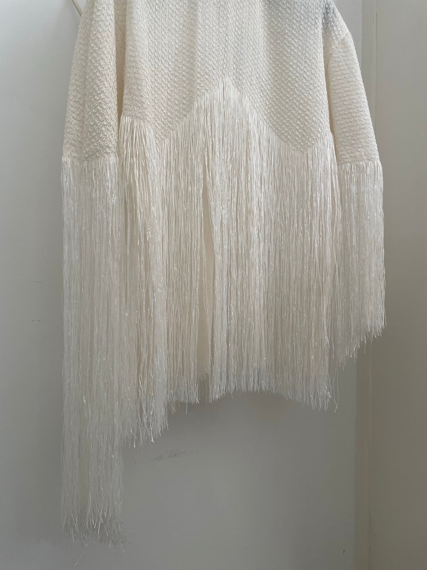 Maison Rabih Kayrouz 2000's fringe raffia-like asymmetric white knit top