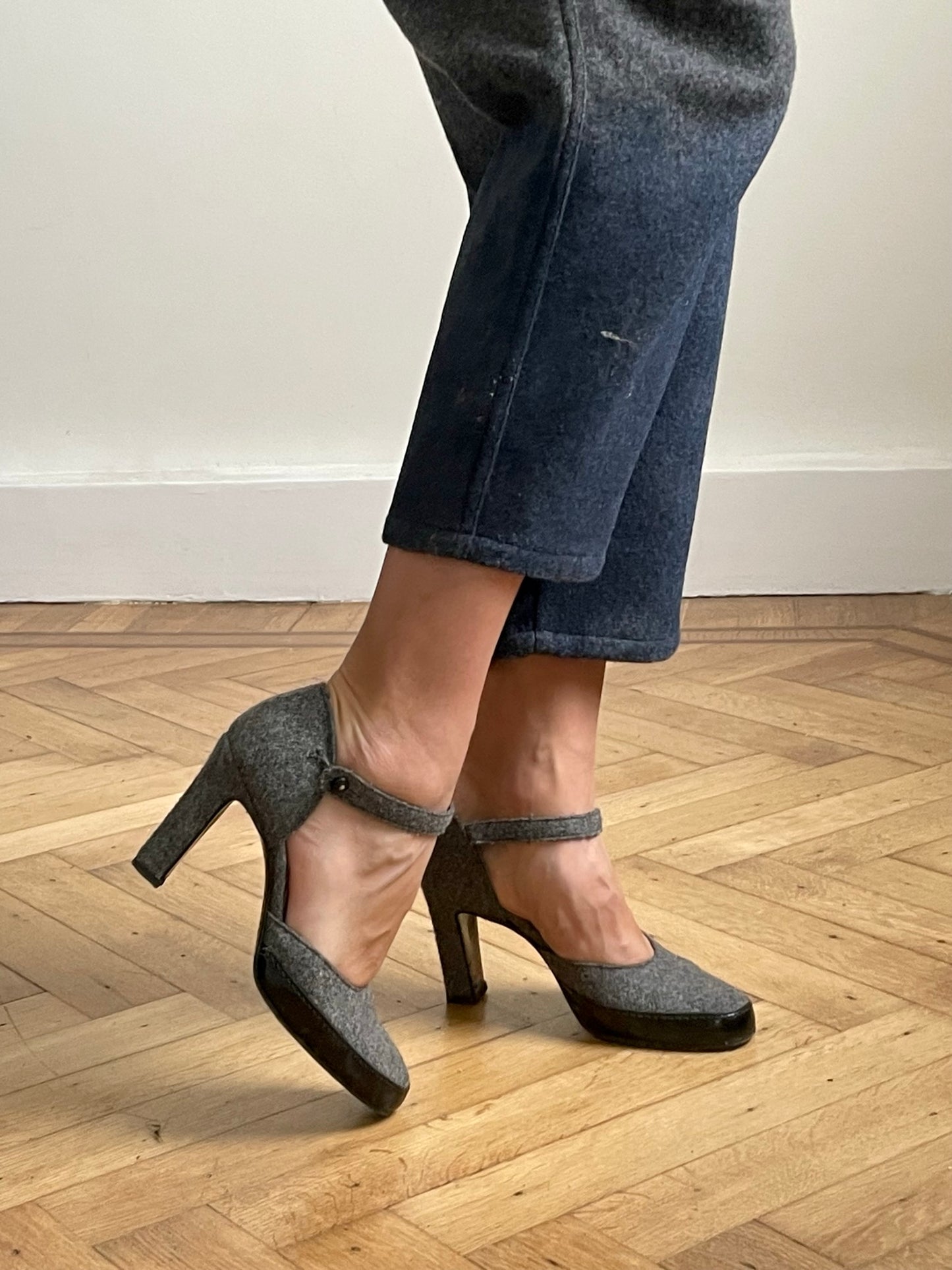 Jil Sander grey felt pumps with ankle strap size 37,5