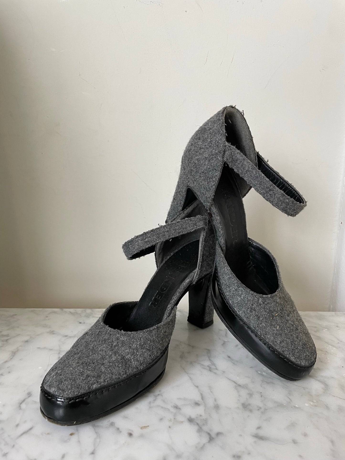 Jil Sander grey felt pumps with ankle strap size 37,5