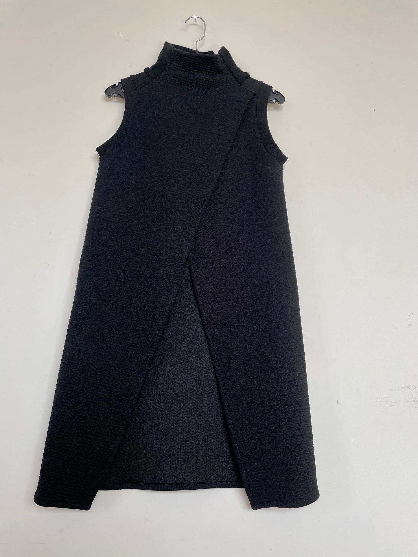 Jean-Paul Lespagnard black knit tunic with high slit and zigzag pattern