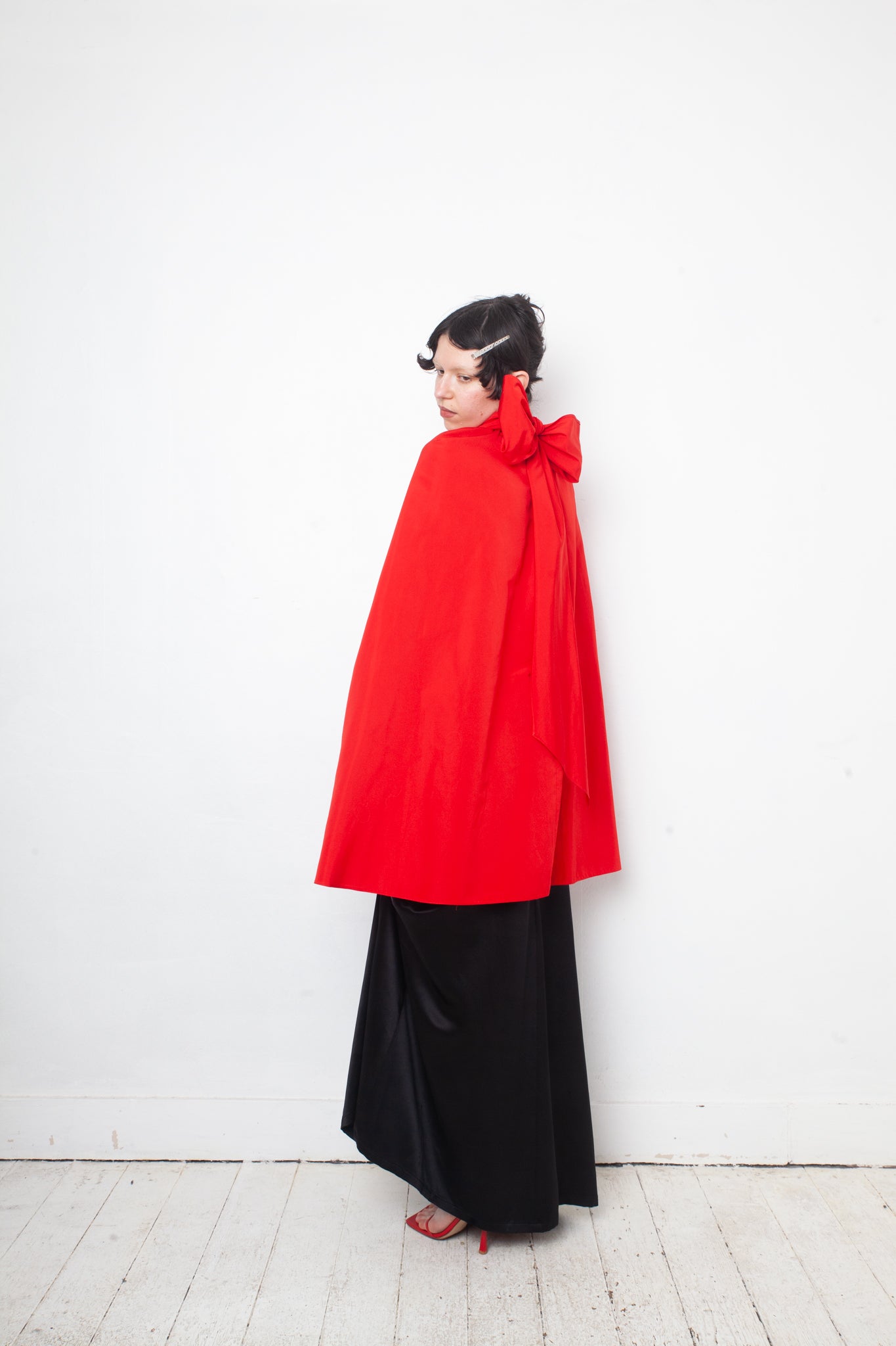 Valentino 2020’s red cape with bow in back