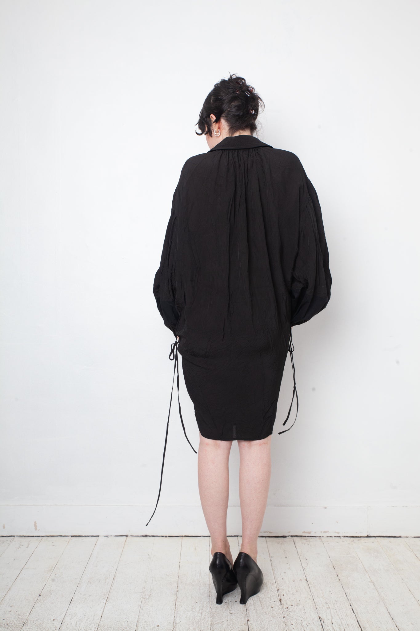 Loewe 2020's black wrinkled cotton caban shirt dress with puffy sleeves