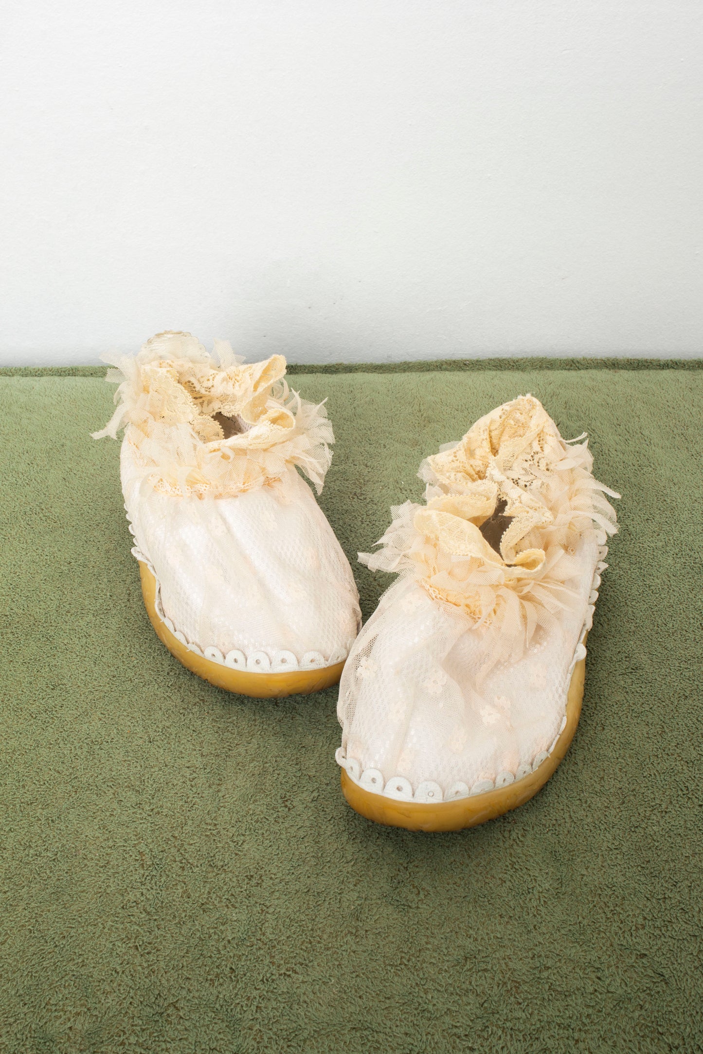 Undercover SS05 lace and ruffles slippers size 36