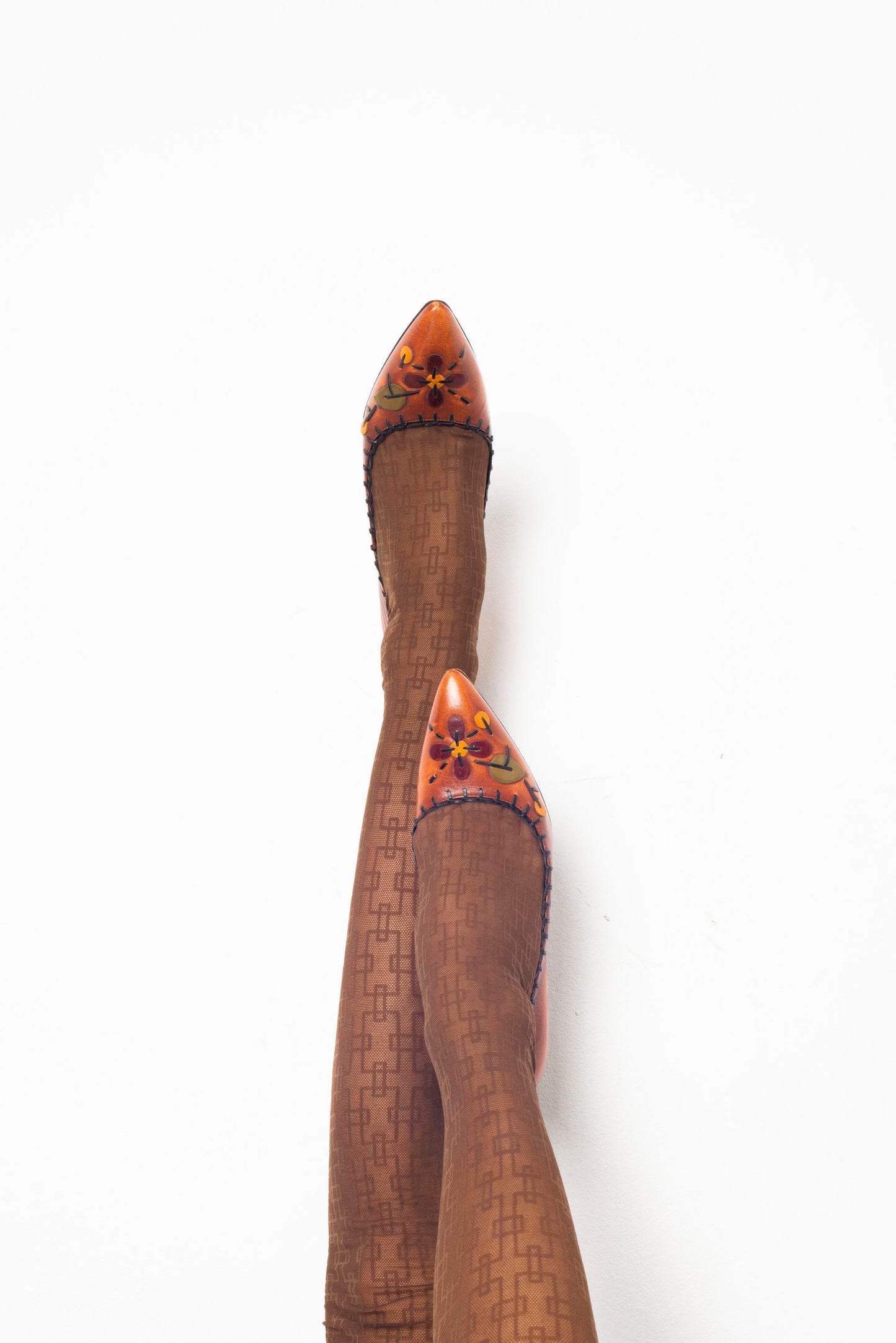 Prada 2000's leather whipstitch whimsical flower embroidered pumps size 39