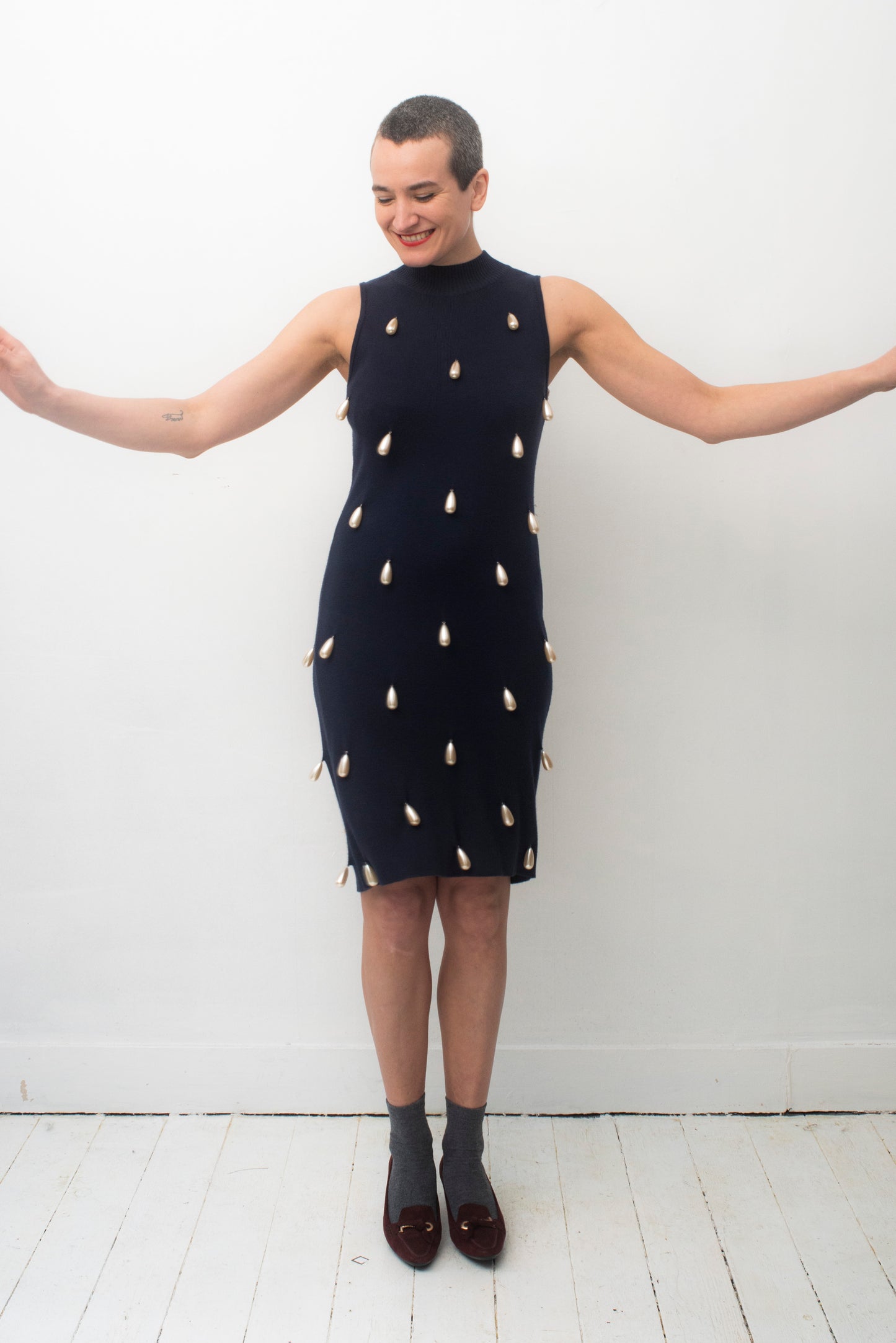 Angelo Tarlazzi 90's dark blue knit dress with drop pearls