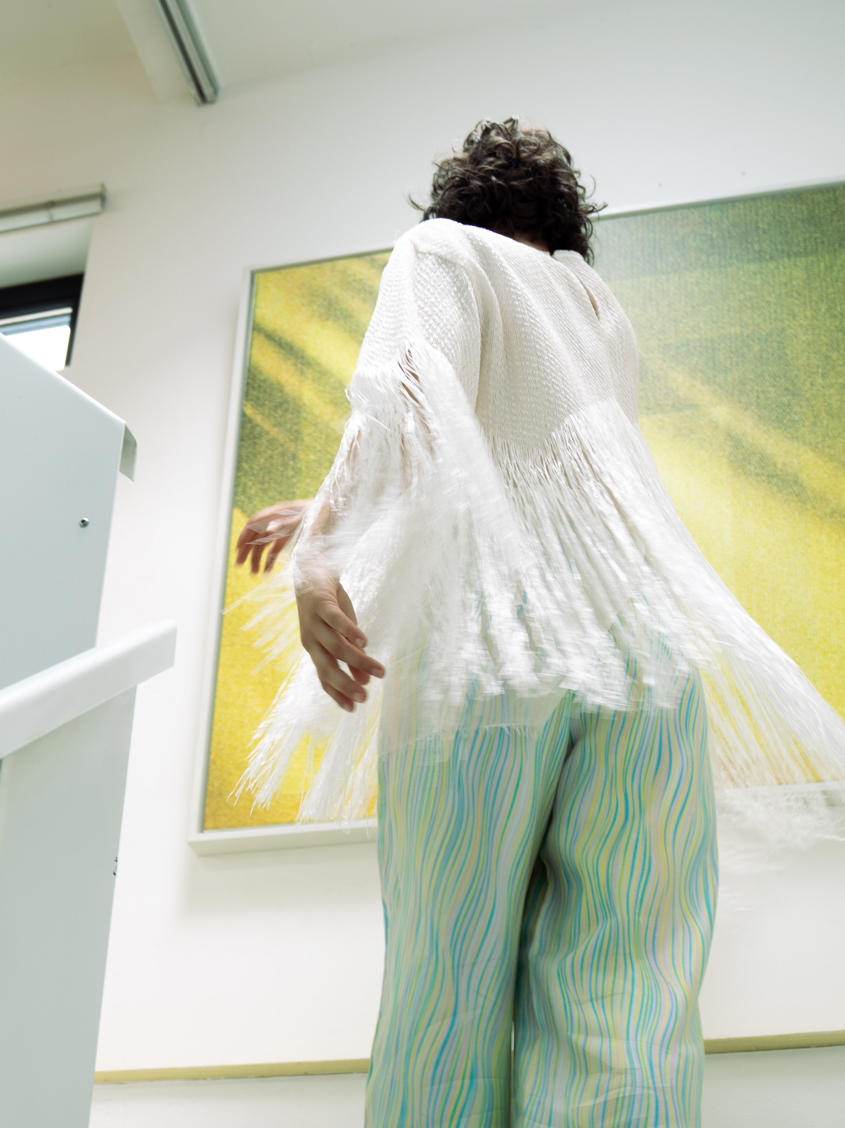 Maison Rabih Kayrouz 2000's fringe raffia-like asymmetric white knit top