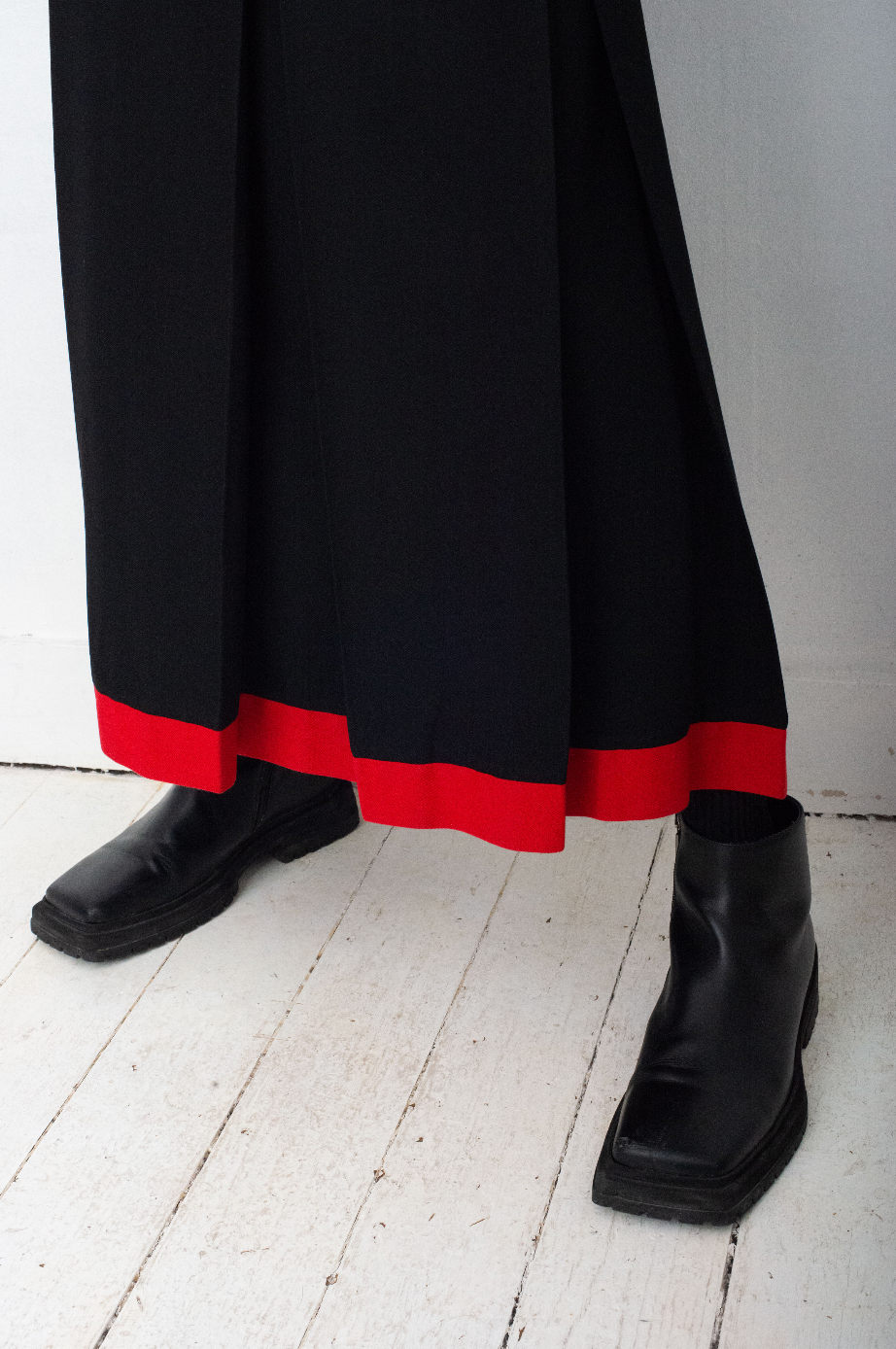 Yohji Yamamoto black long skirt pleated with red hem