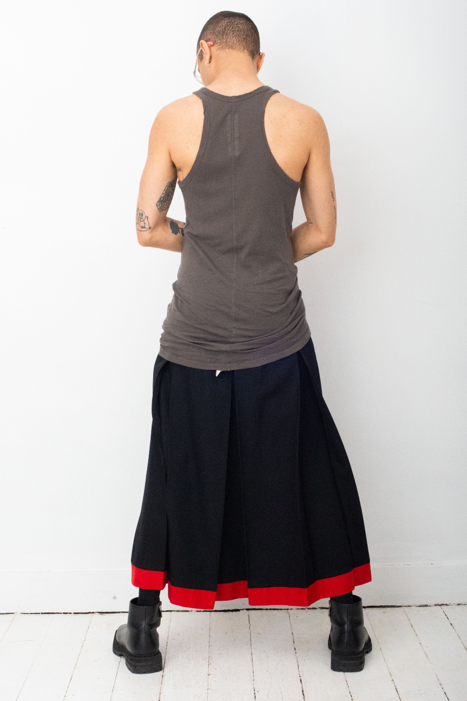 Yohji Yamamoto black long skirt pleated with red hem