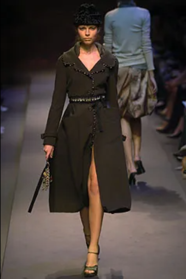 Prada FW 2004 runway dark green wool coat with fur collar, waxed details and black pearl finishings