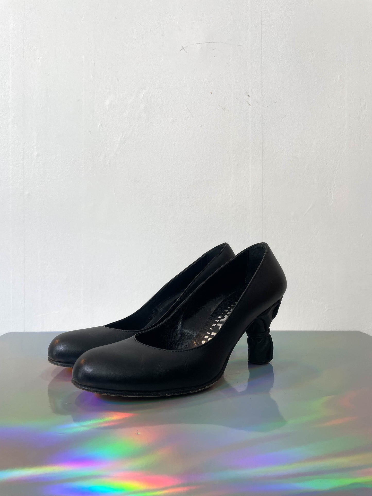 Biography by Engels and Strijbol 2000's black leather pumps with wrapped heel size 37
