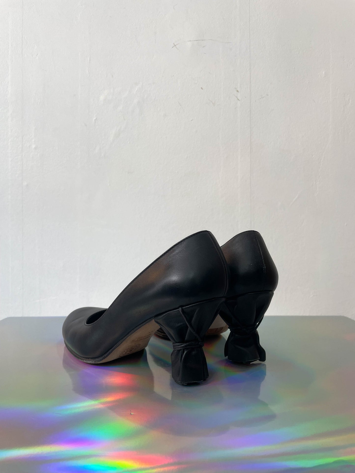Biography by Engels and Strijbol 2000's black leather pumps with wrapped heel size 37