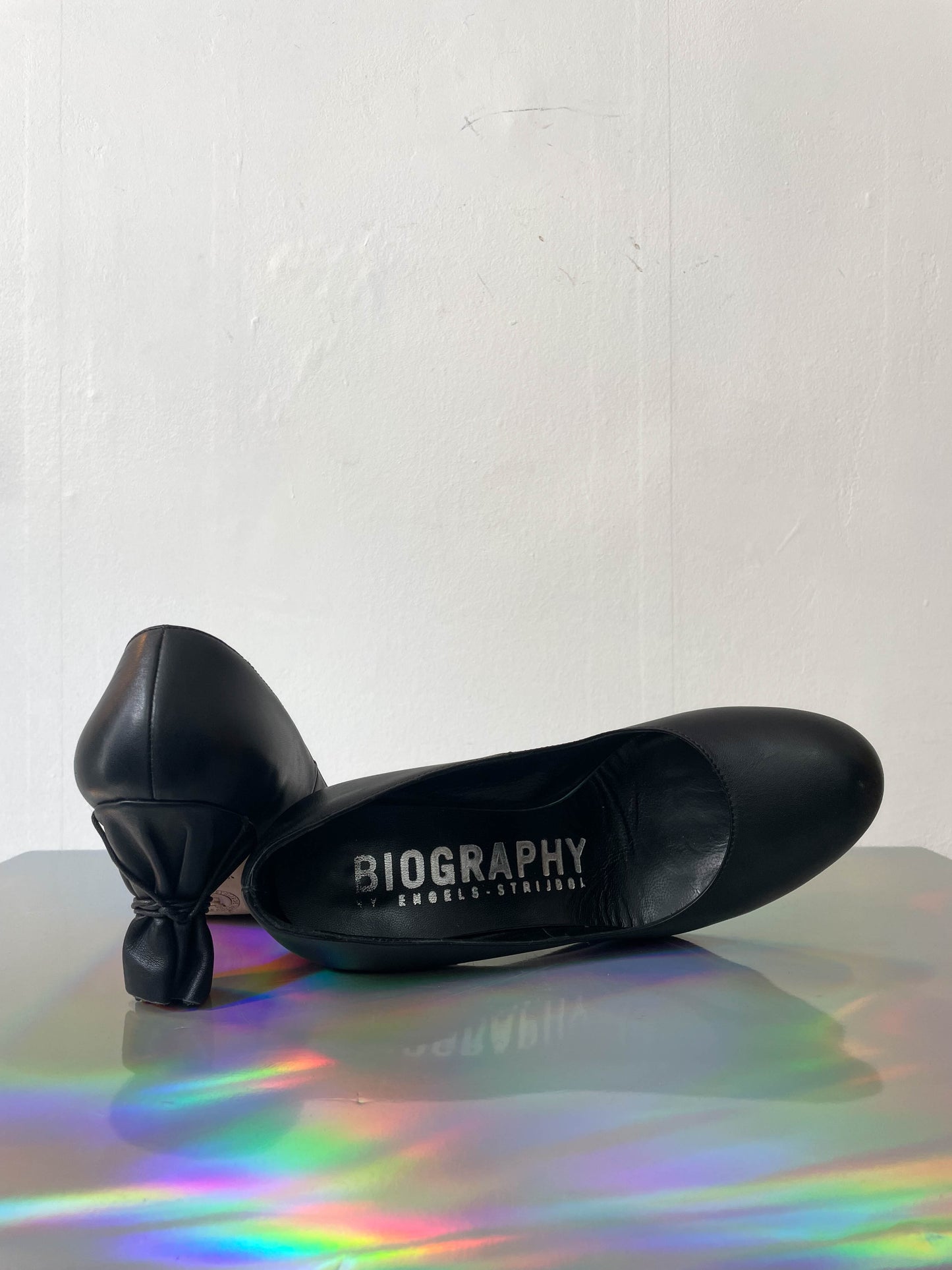 Biography by Engels and Strijbol 2000's black leather pumps with wrapped heel size 37