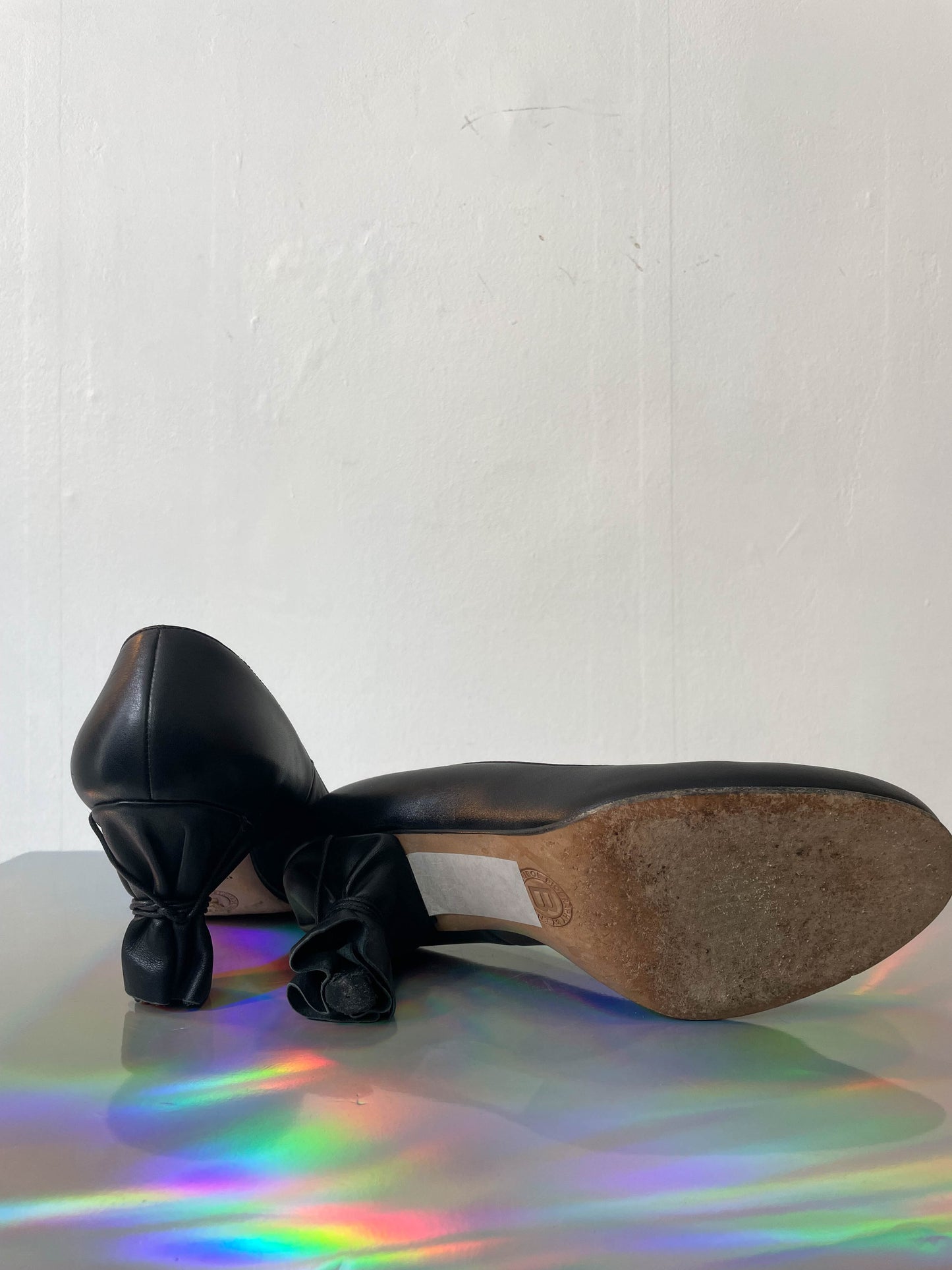 Biography by Engels and Strijbol 2000's black leather pumps with wrapped heel size 37