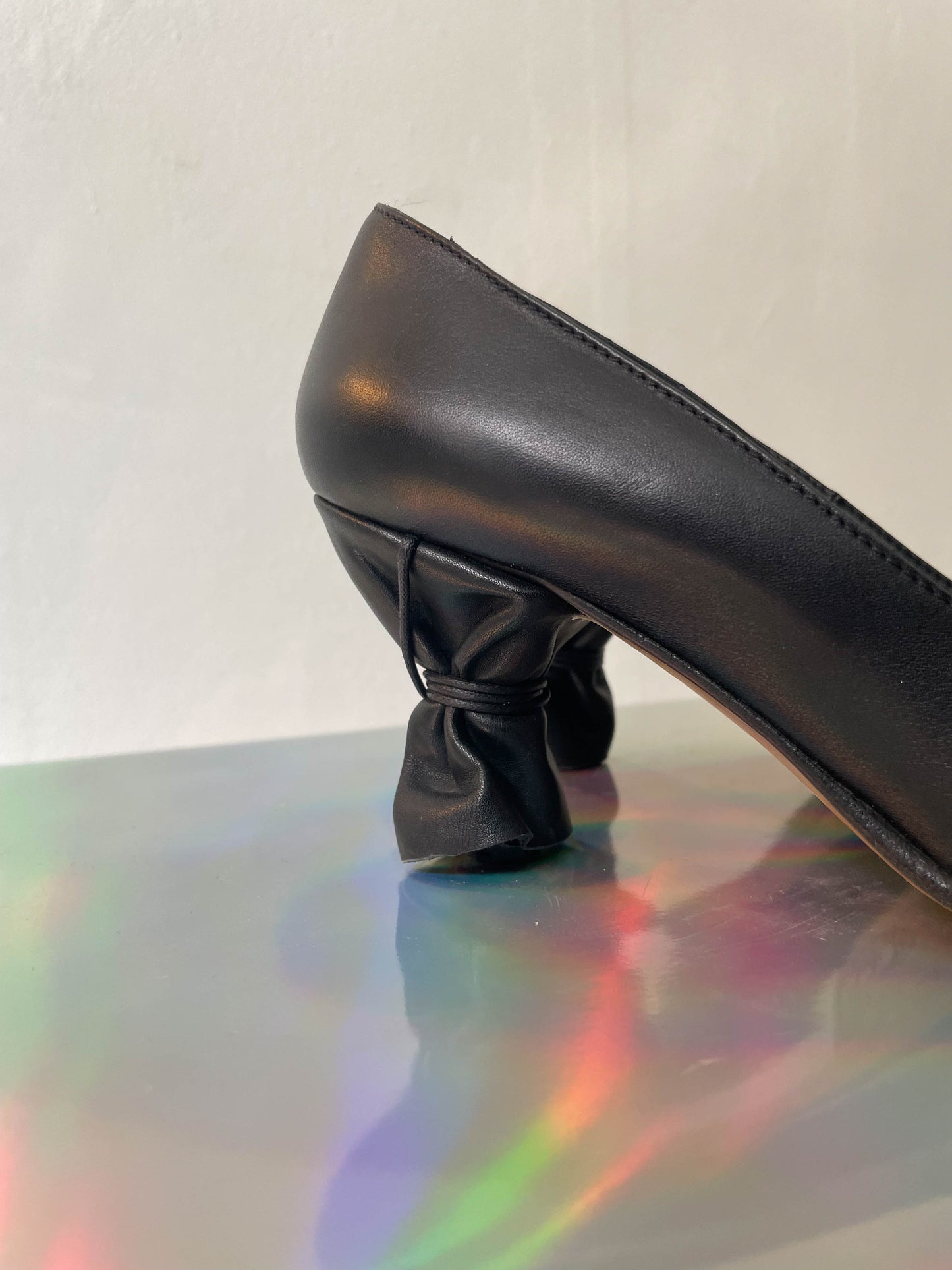 Biography by Engels and Strijbol 2000's black leather pumps with wrapped heel size 37