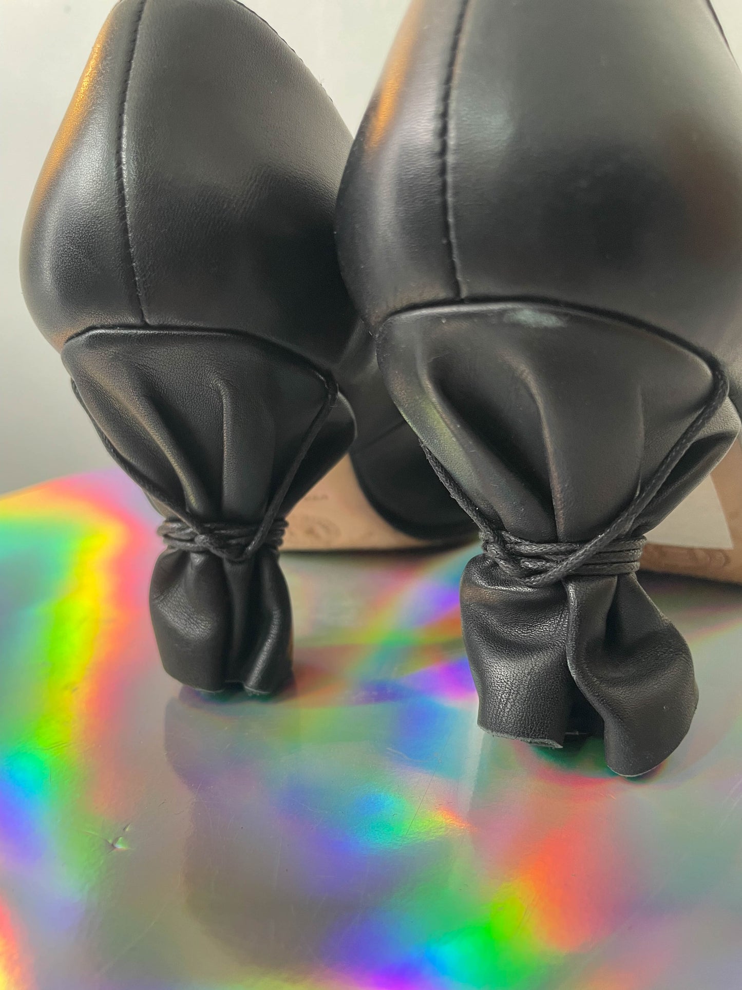 Biography by Engels and Strijbol 2000's black leather pumps with wrapped heel size 37