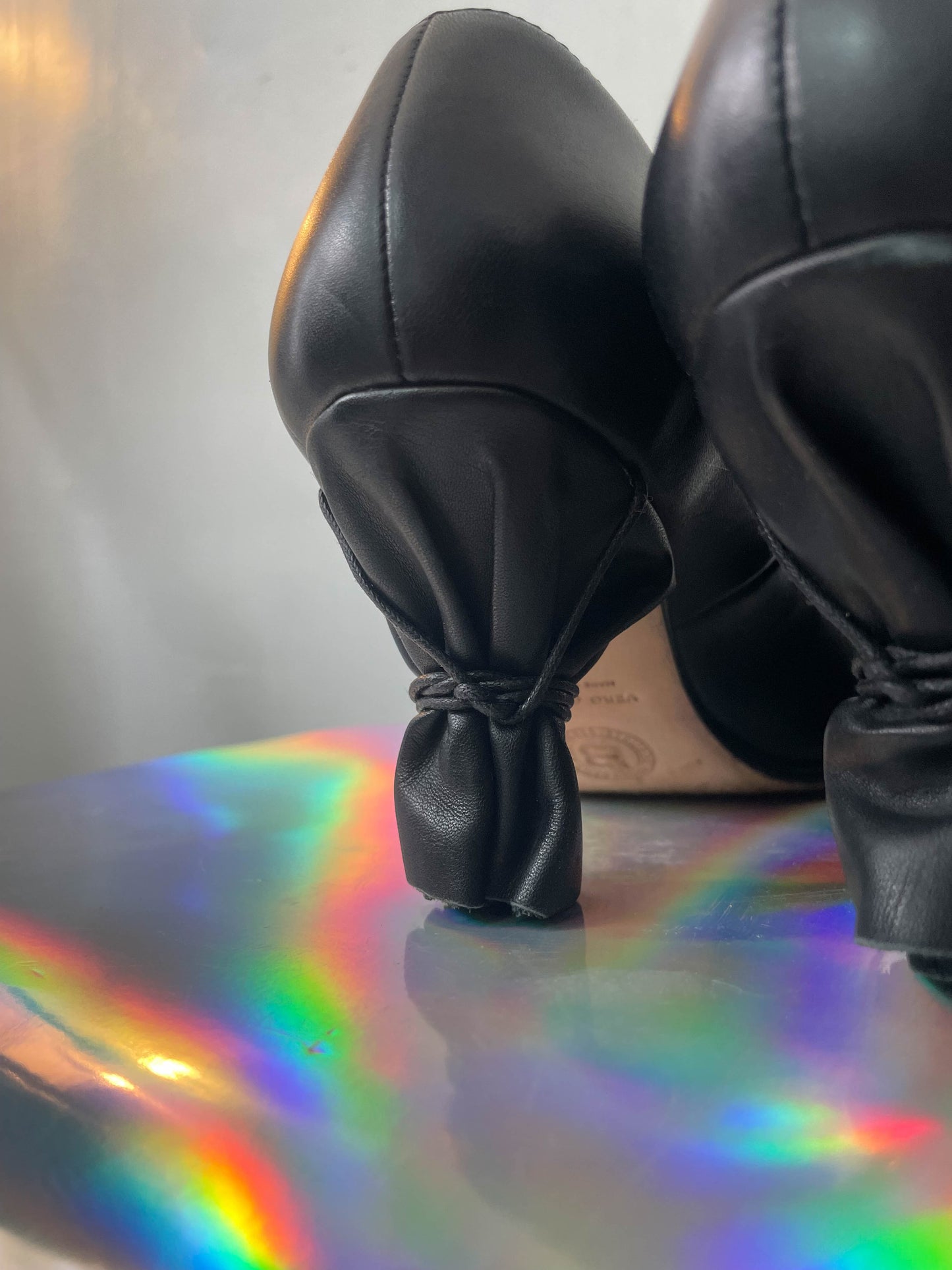 Biography by Engels and Strijbol 2000's black leather pumps with wrapped heel size 37