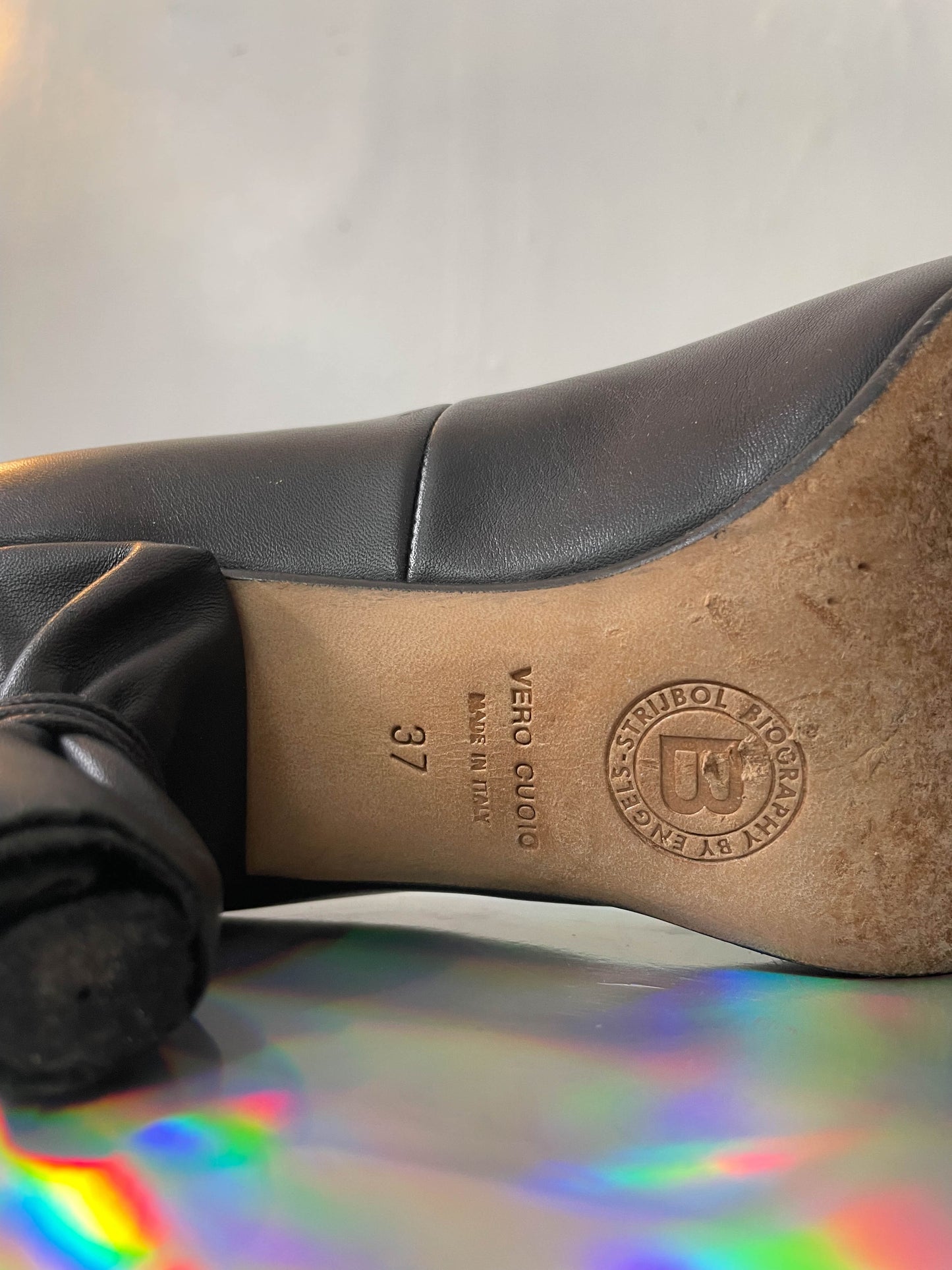 Biography by Engels and Strijbol 2000's black leather pumps with wrapped heel size 37