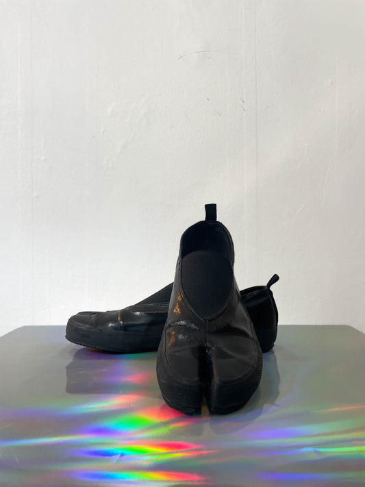 MM6 2000's black vinyl tabi sneakers size 39
