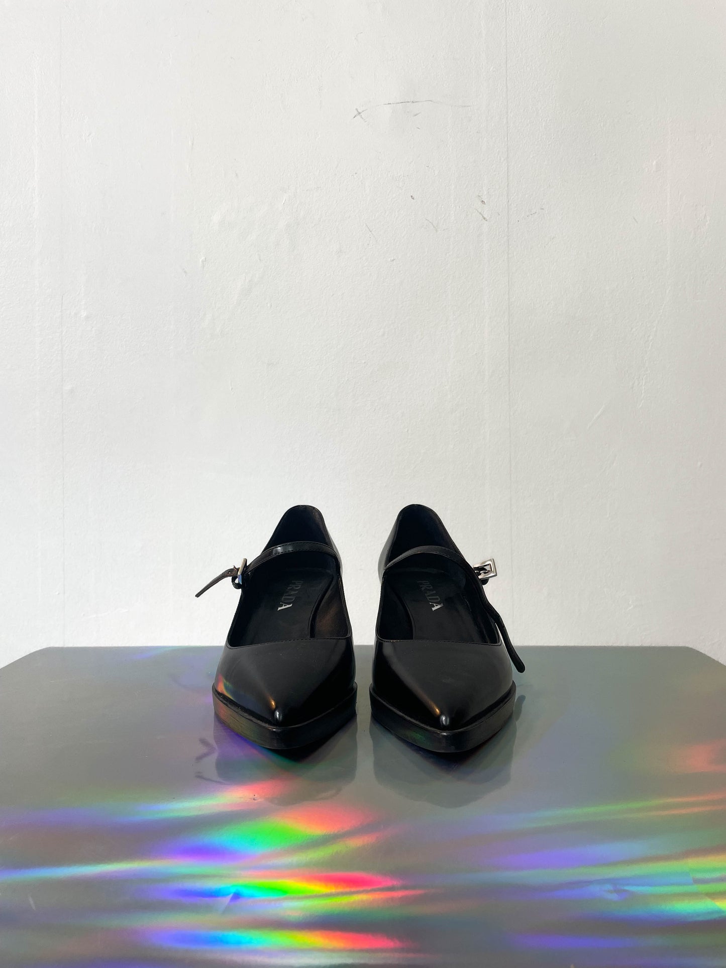 Prada 2020's black lacquered leather pumps with pointy toe and ankle strap size 36,5