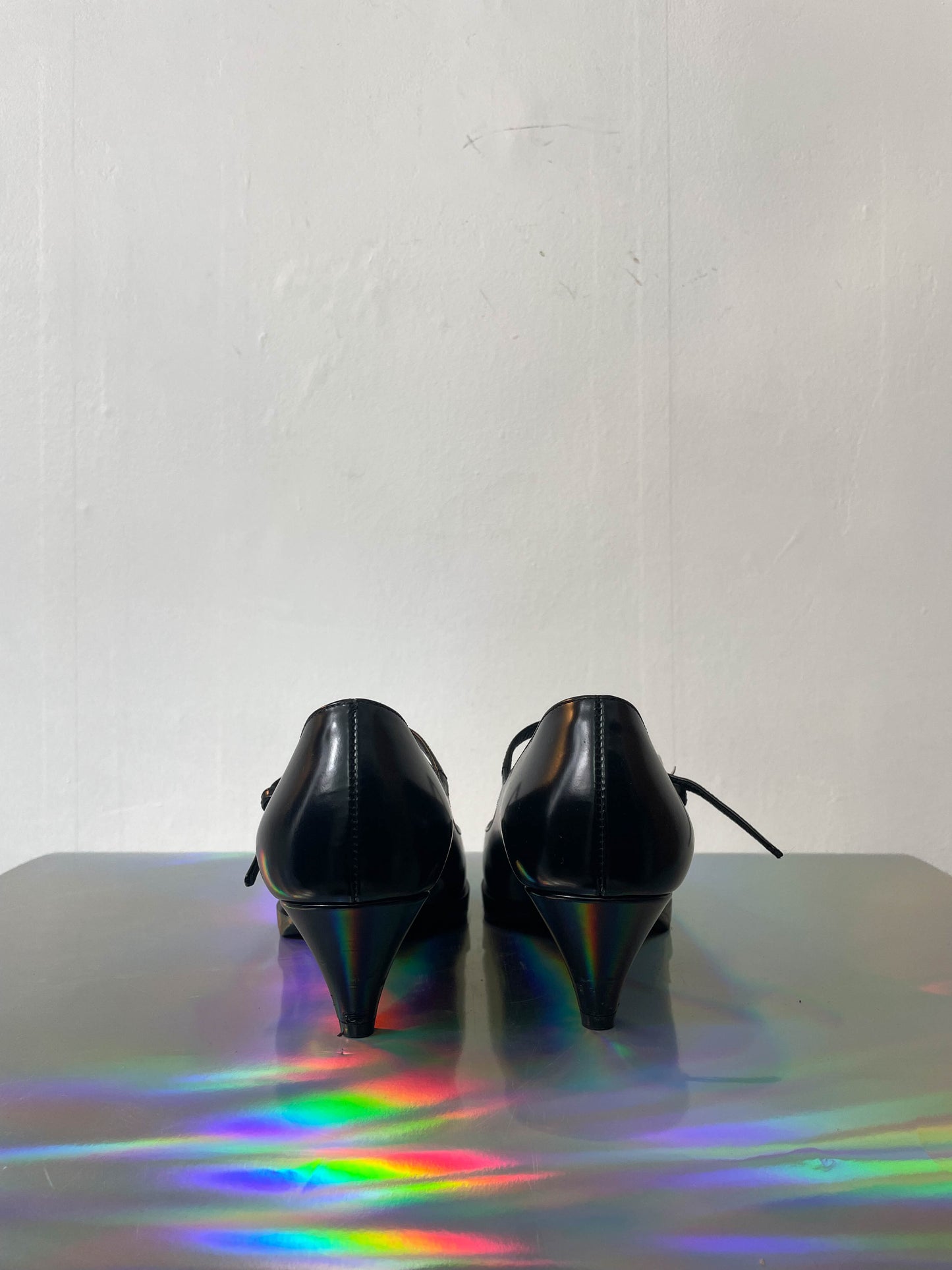 Prada 2020's black lacquered leather pumps with pointy toe and ankle strap size 36,5