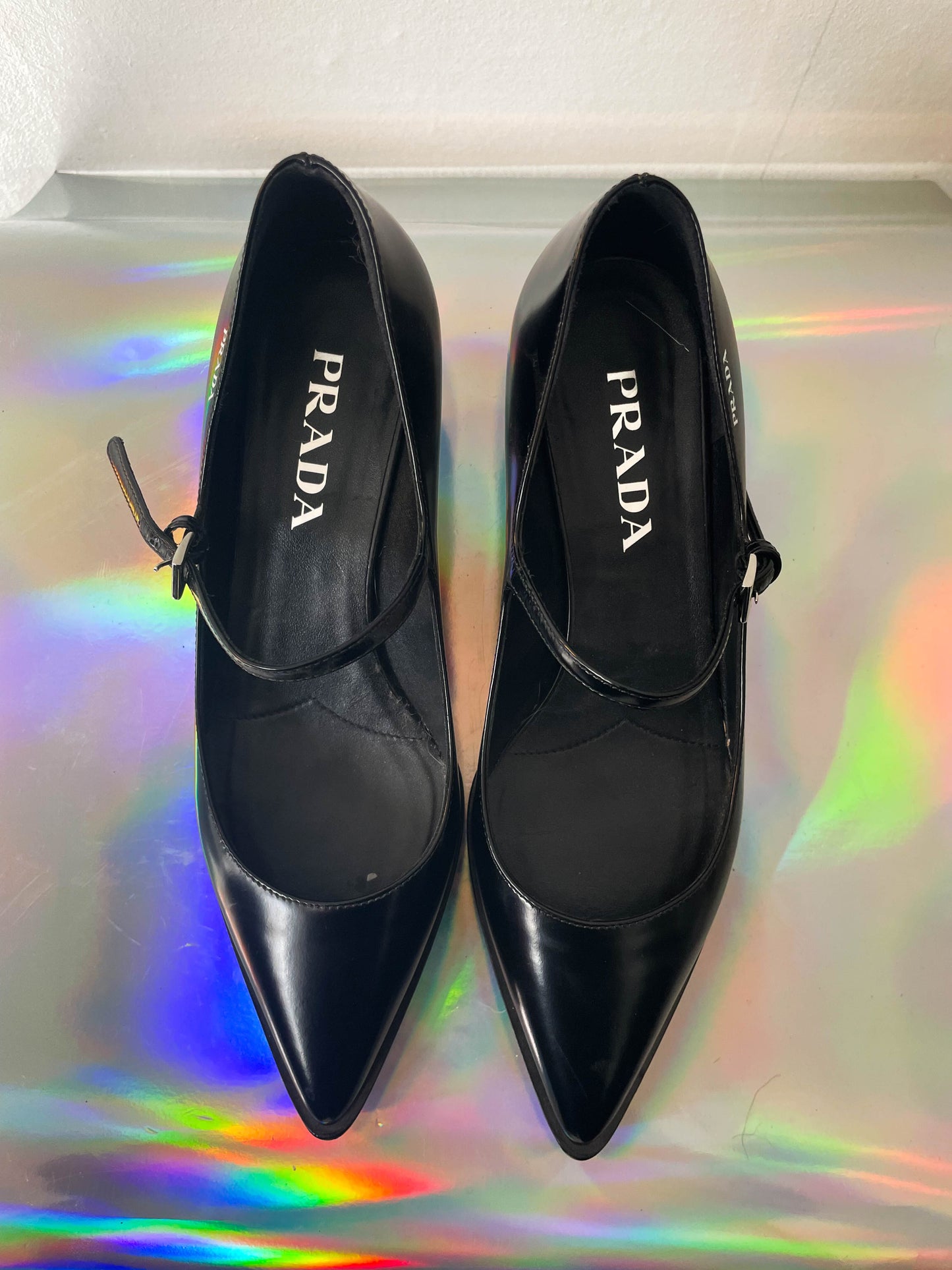 Prada 2020's black lacquered leather pumps with pointy toe and ankle strap size 36,5