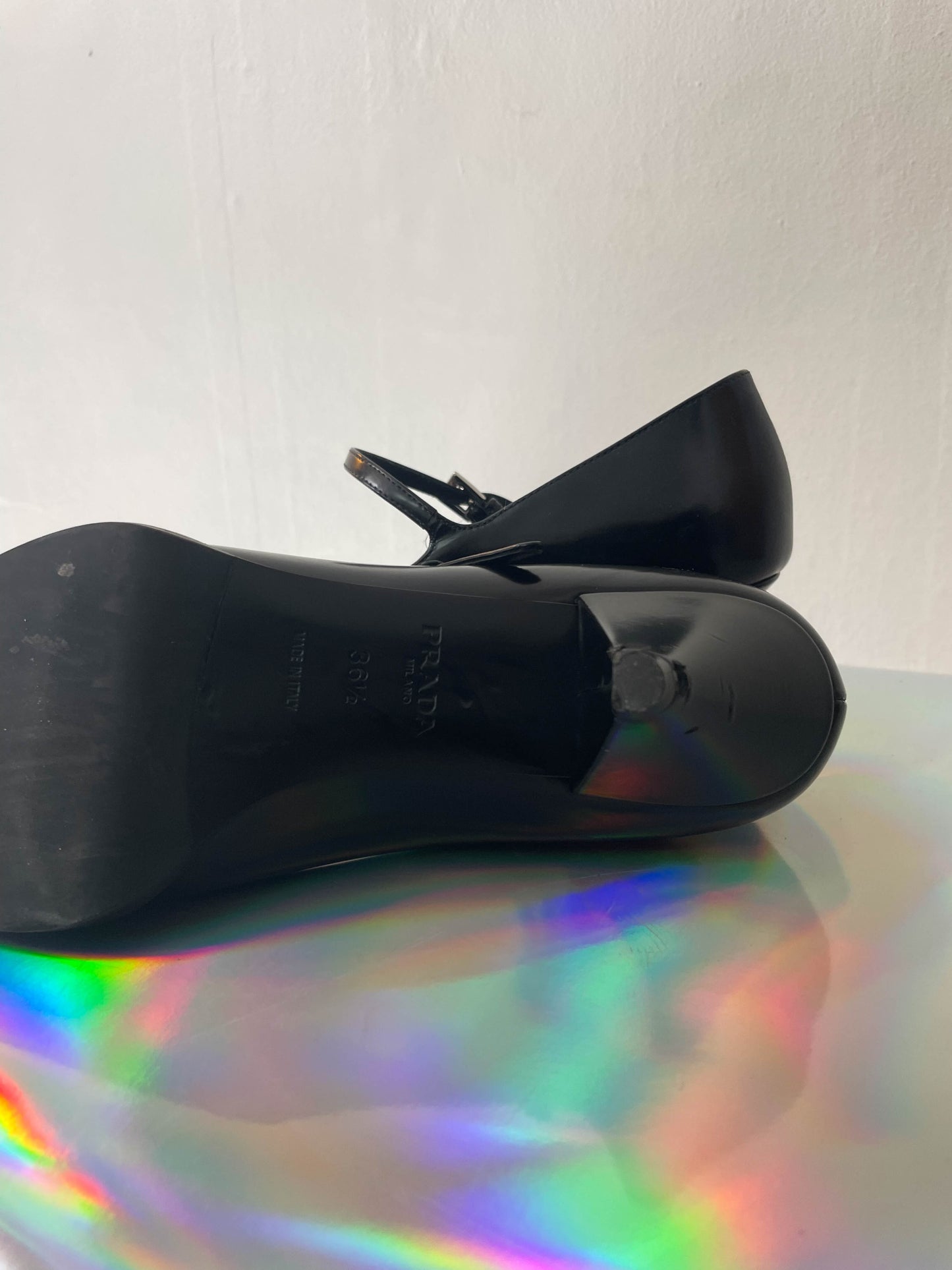Prada 2020's black lacquered leather pumps with pointy toe and ankle strap size 36,5