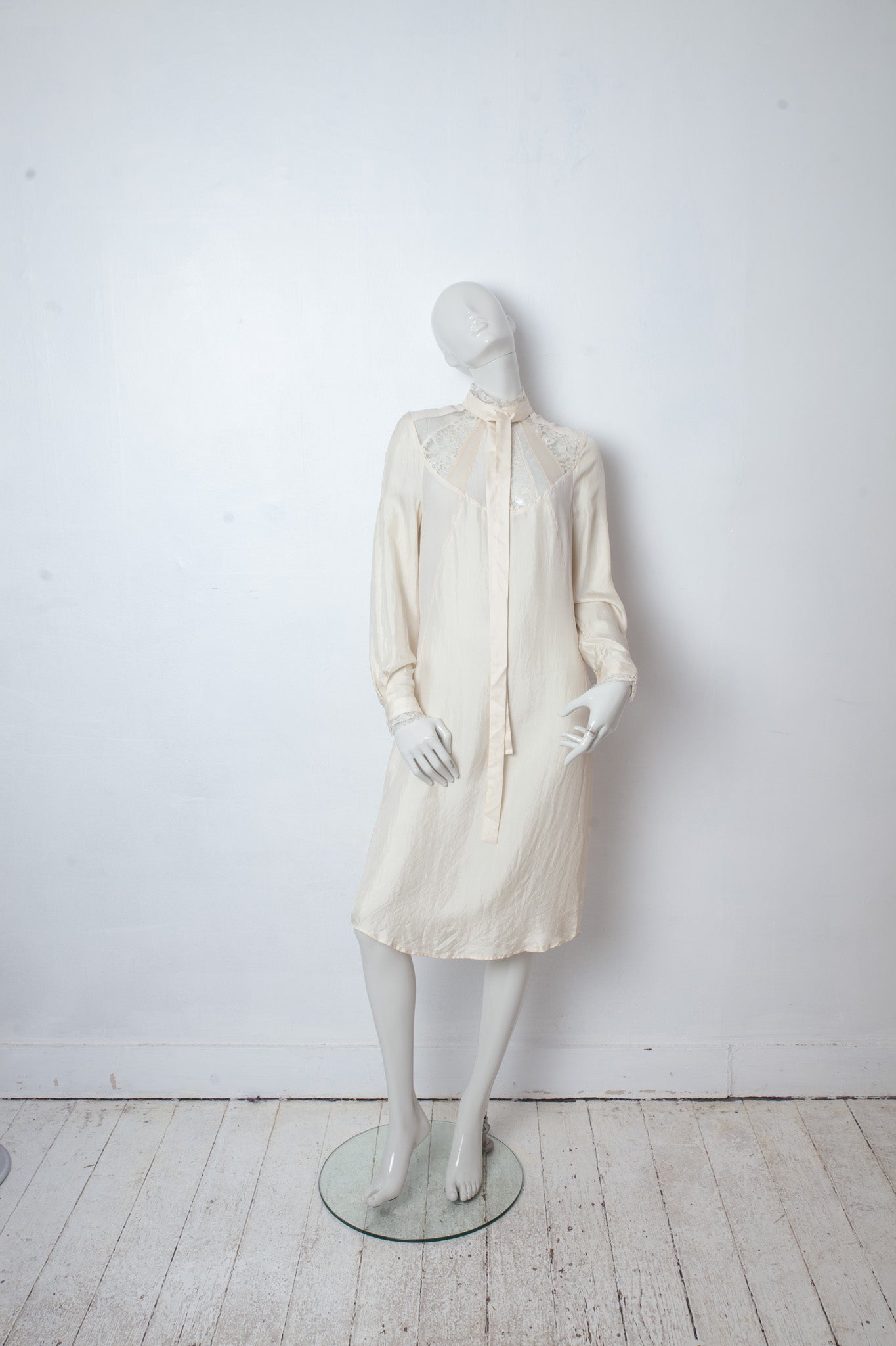 Veronique Branquinho FW 2006/7 eggshell white silk and lace dress