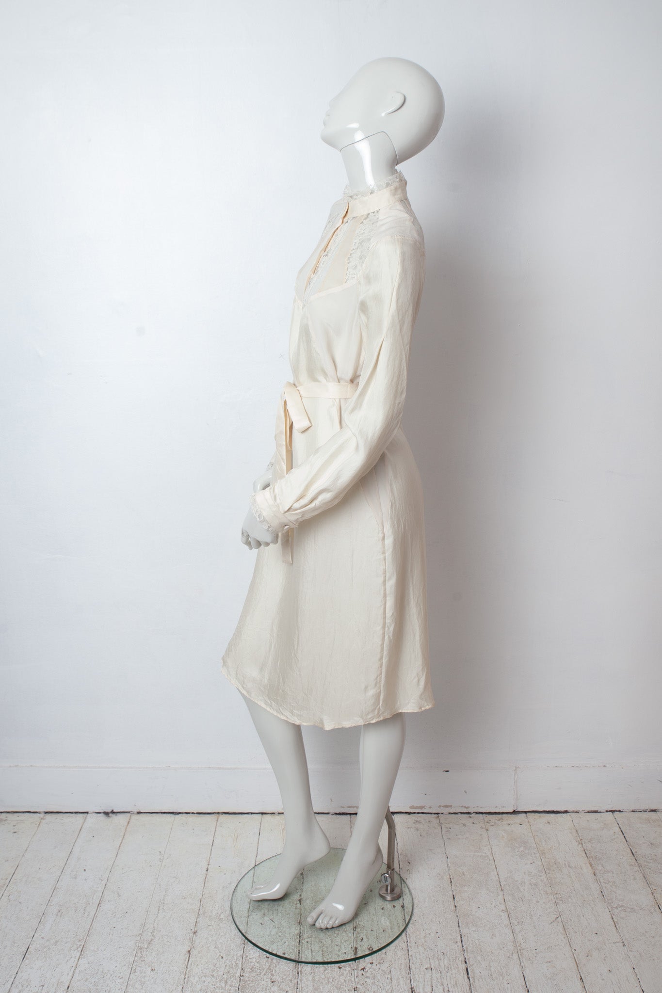 Veronique Branquinho FW 2006/7 eggshell white silk and lace dress