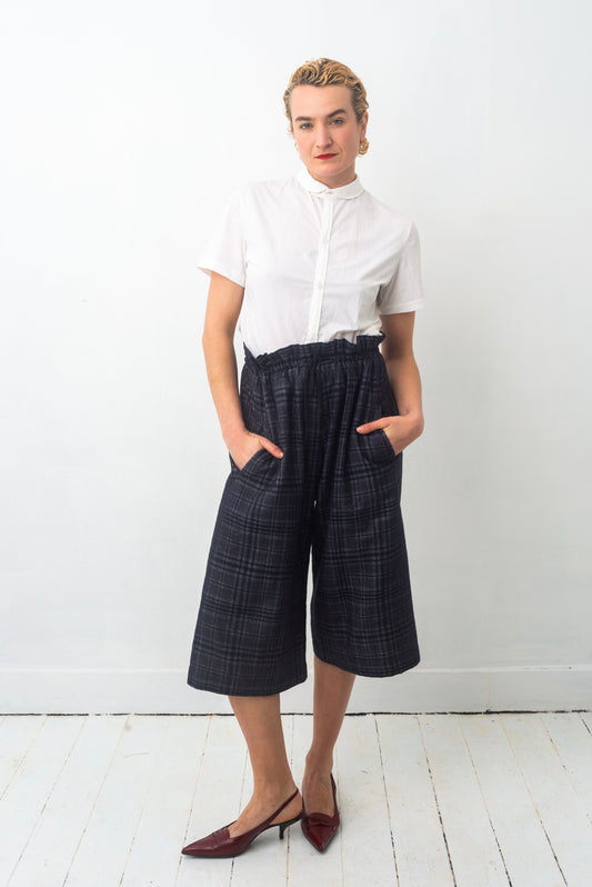 Y’s cotton checkered blue and grey tailored knee-length shorts