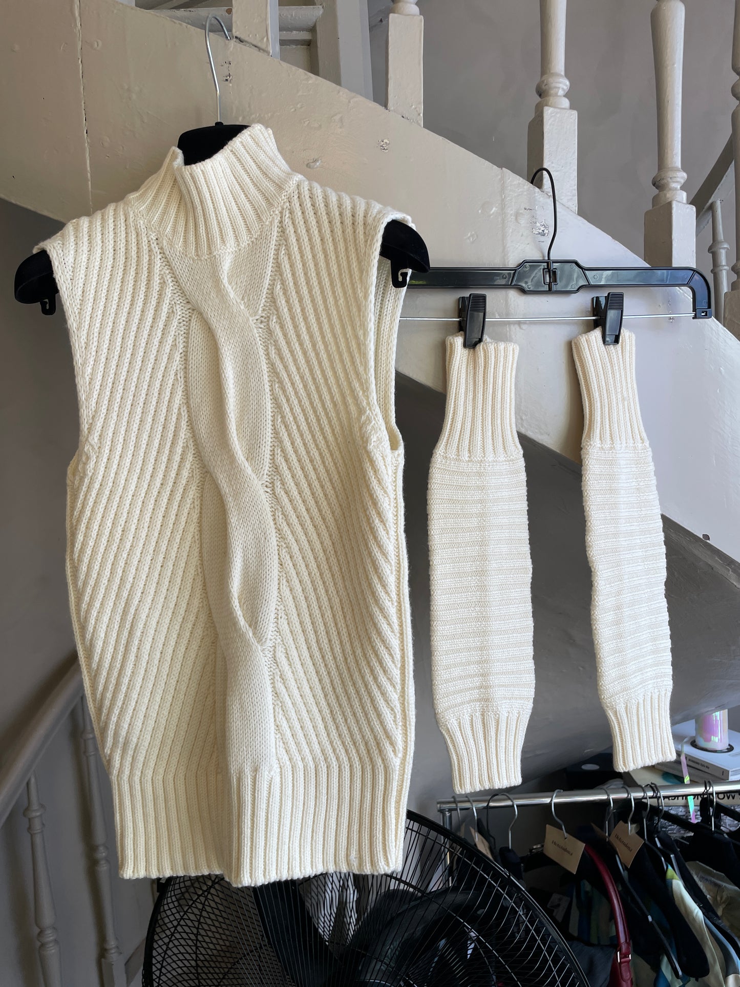 Voyage 2000s wool sweater with separate sleeves