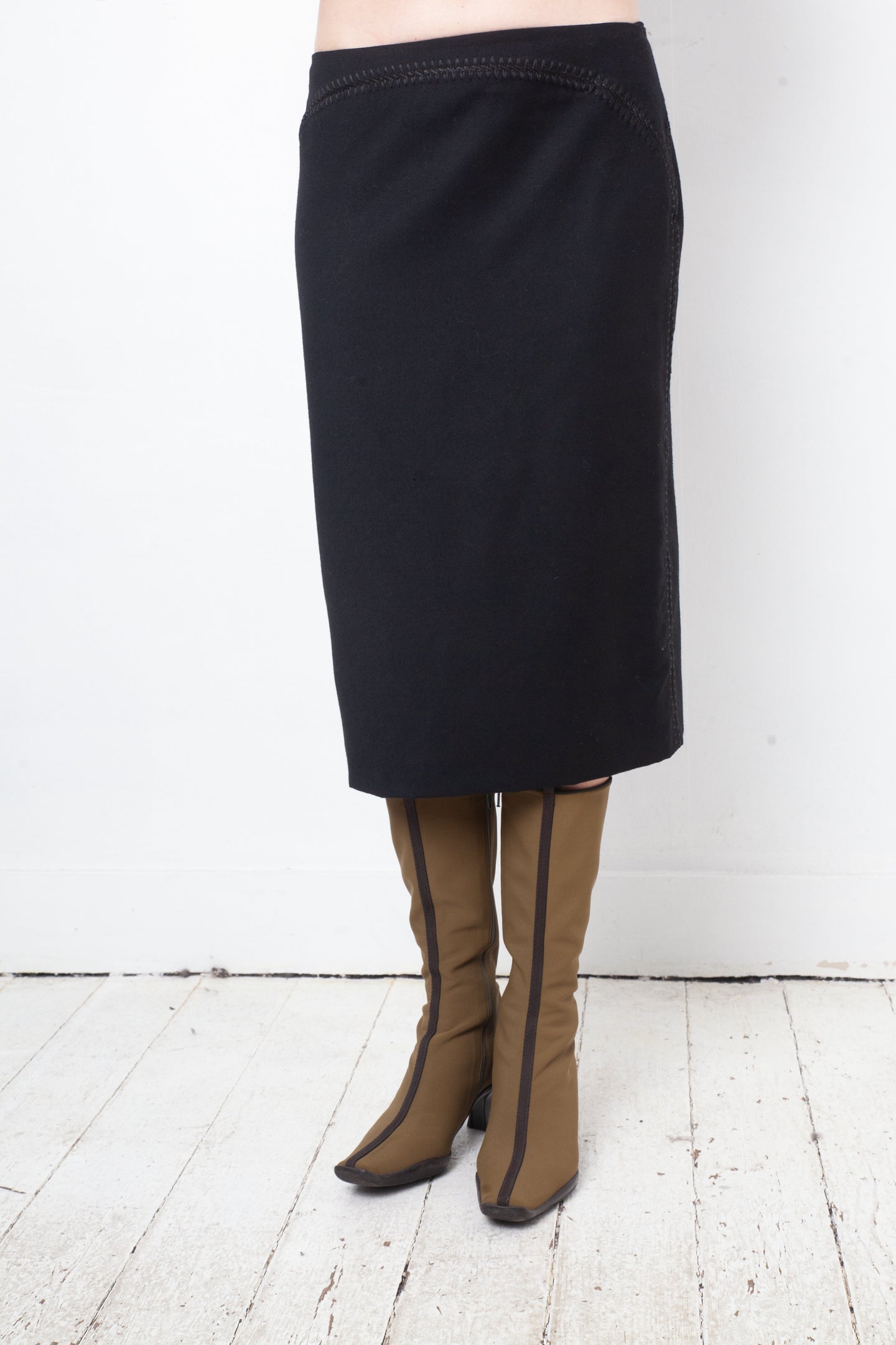 Alexander McQueen Fall 2002 black wool pencil skirt with embroidered stitching