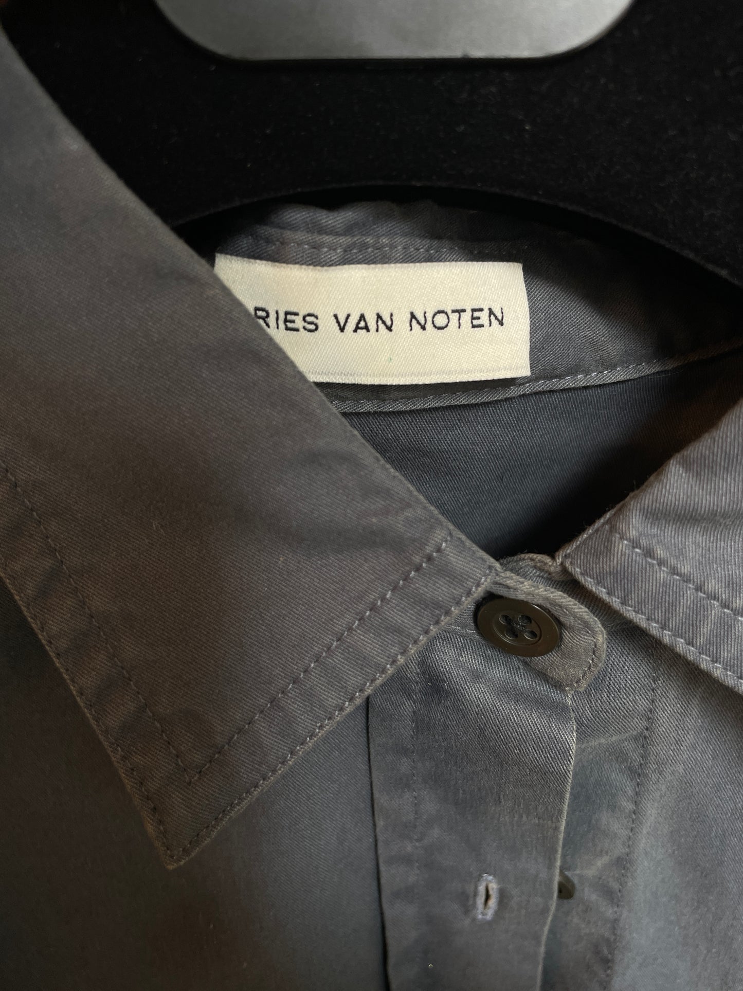 Dries van Noten 2000's grey cotton shirt with silk sleeve and golden embroideries