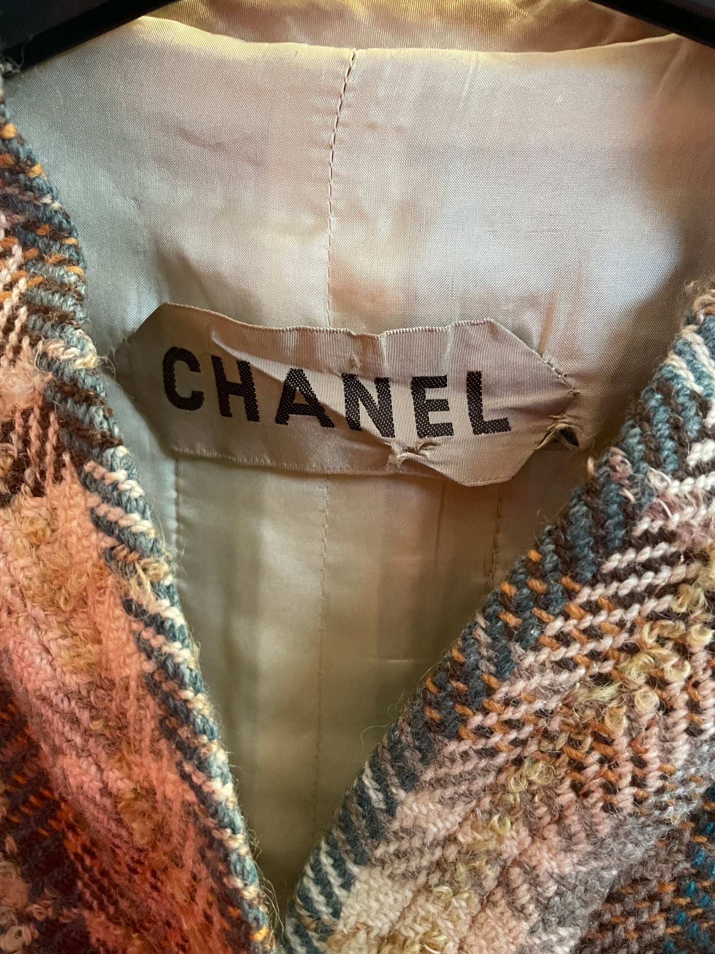 Chanel Haute Couture 1970s green tweed skirt suit with golden turtle buttons.