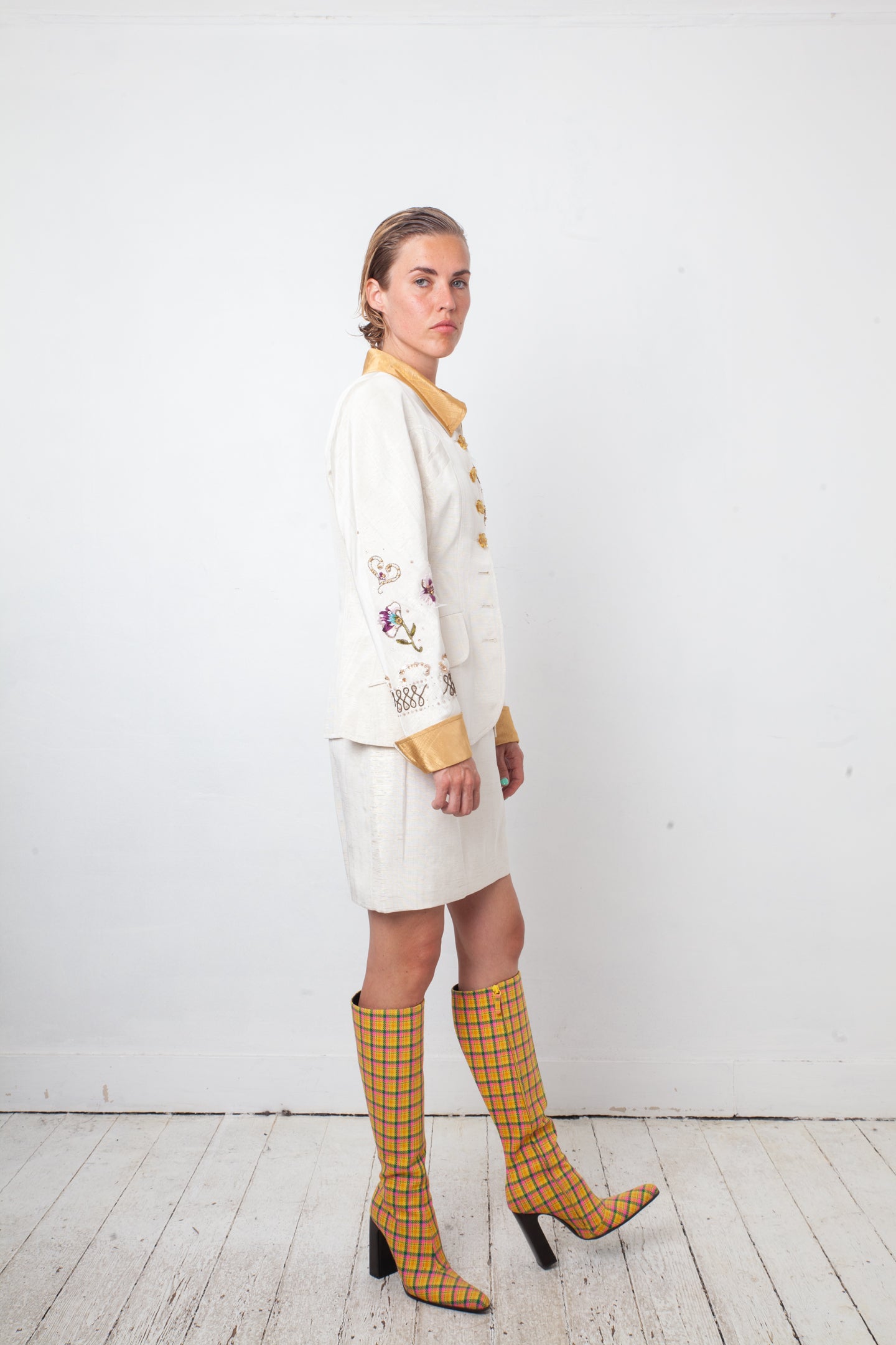 Christian Lacroix 1995 white and gold skirt suit with flower embroideries