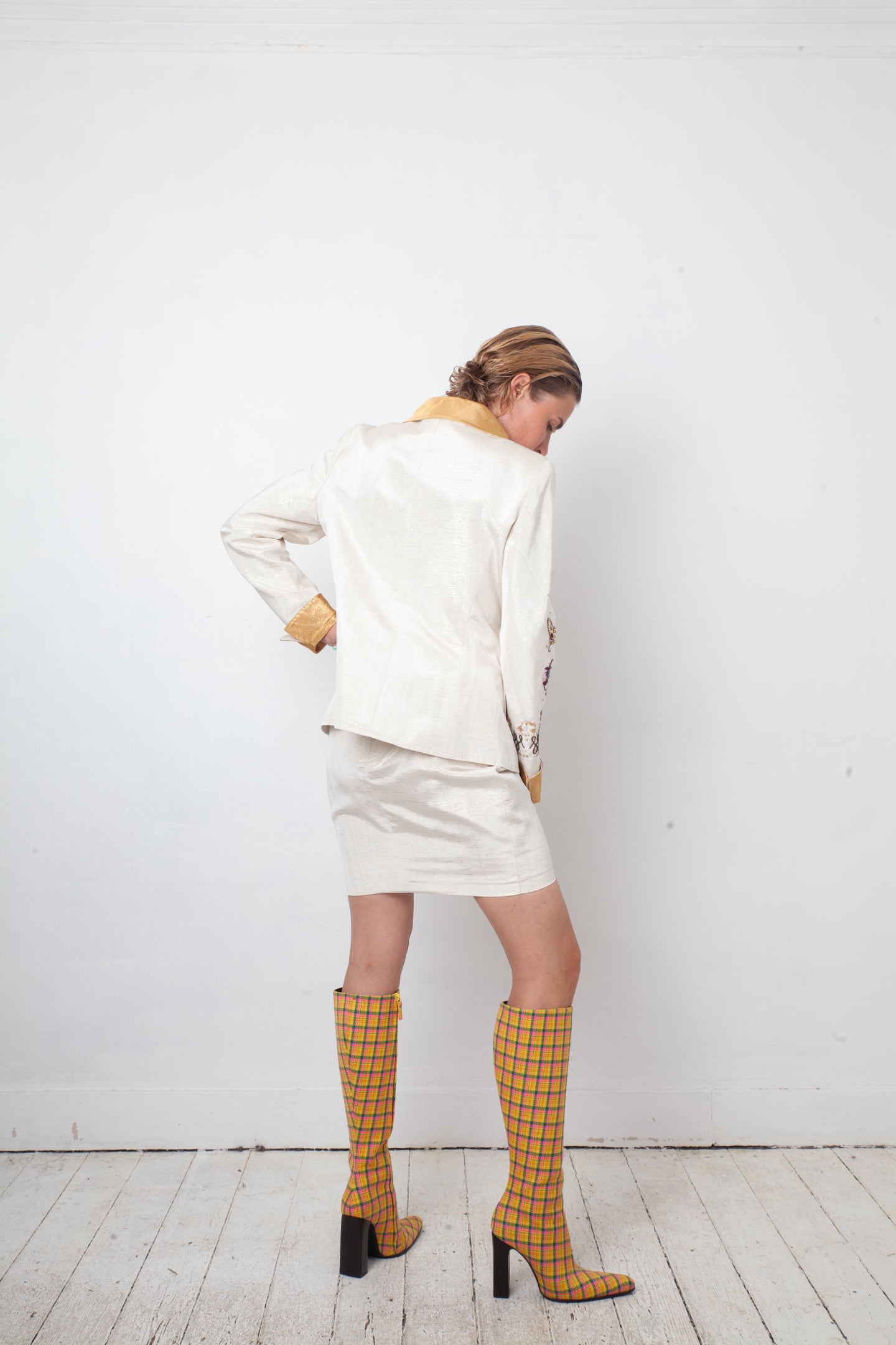 Christian Lacroix 1995 white and gold skirt suit with flower embroideries