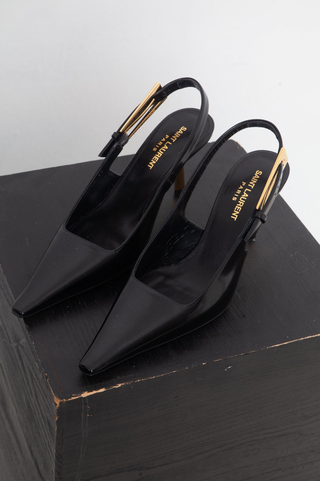 Saint Laurent pointy toe leather black heels with golden heel size 37