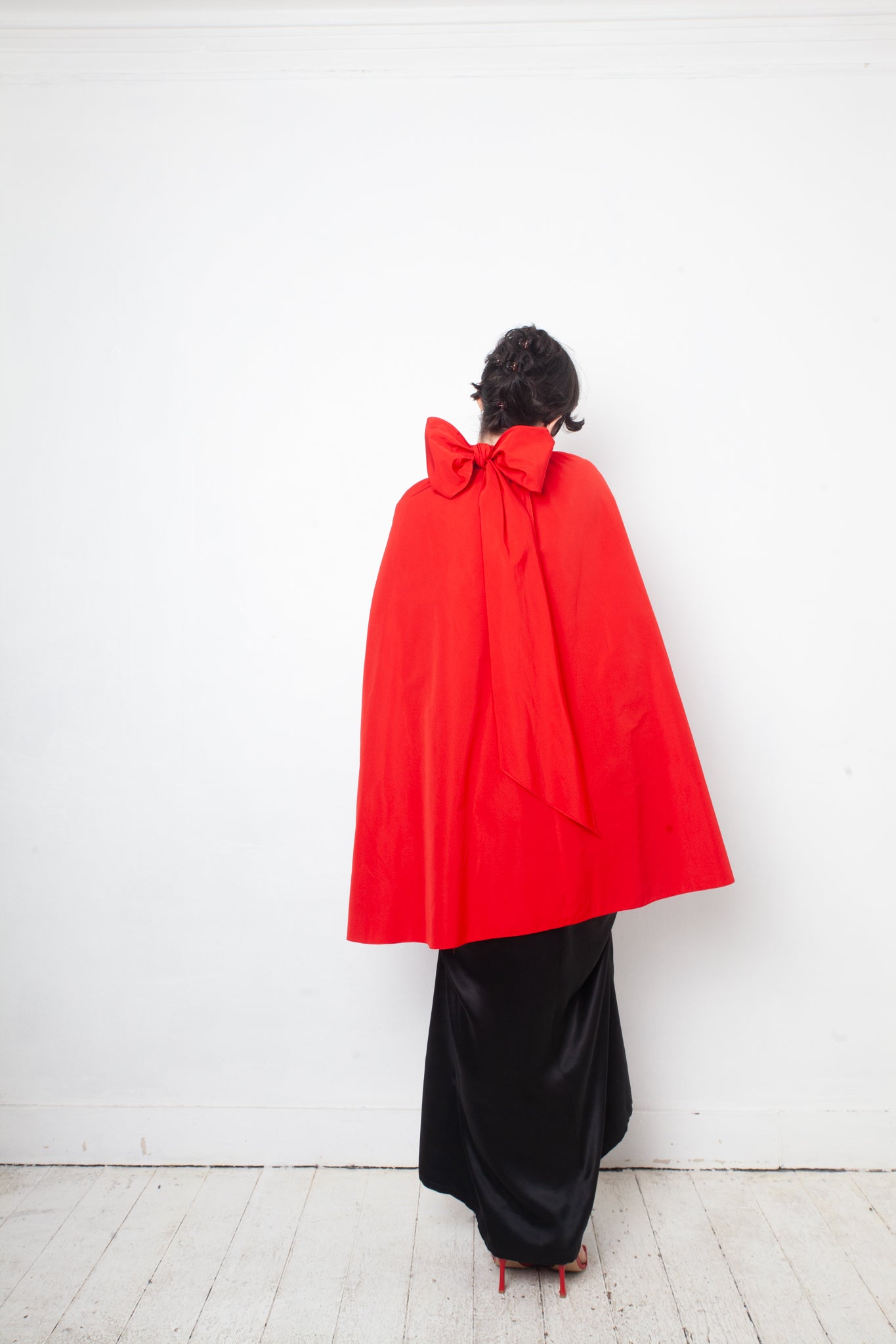 Valentino 2020’s red cape with bow in back