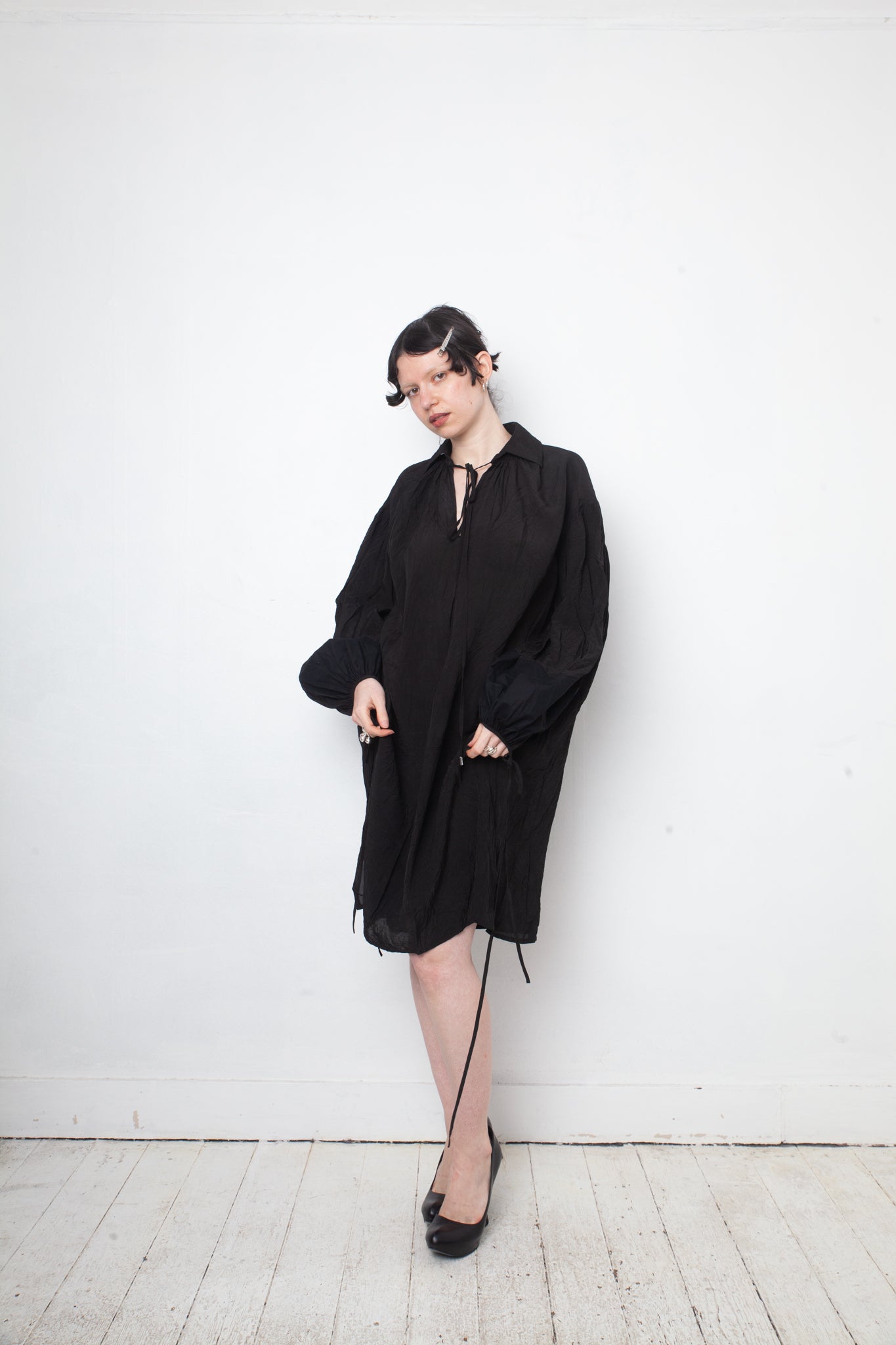 Loewe 2020's black wrinkled cotton caban shirt dress with puffy sleeves