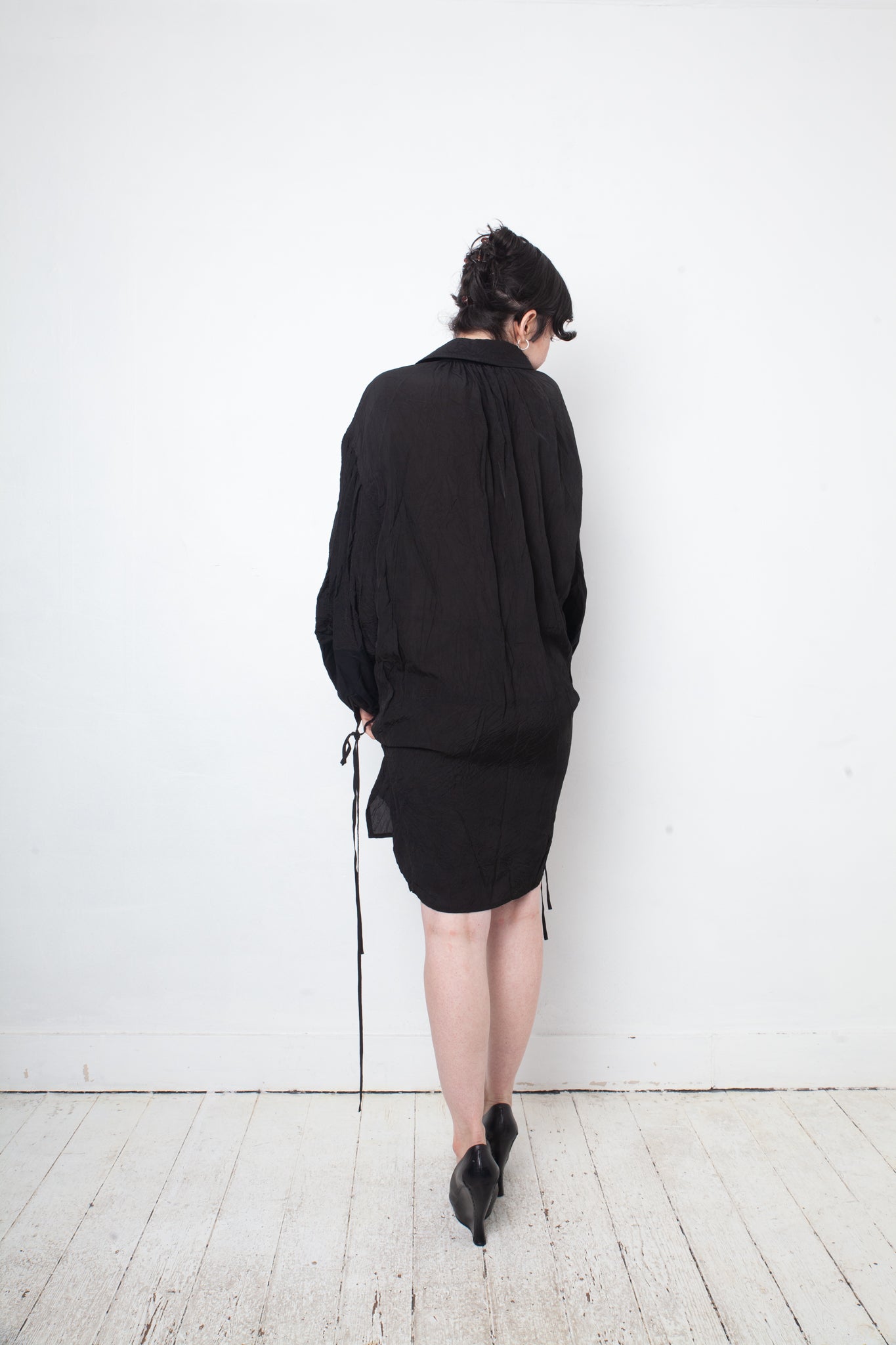 Loewe 2020's black wrinkled cotton caban shirt dress with puffy sleeves