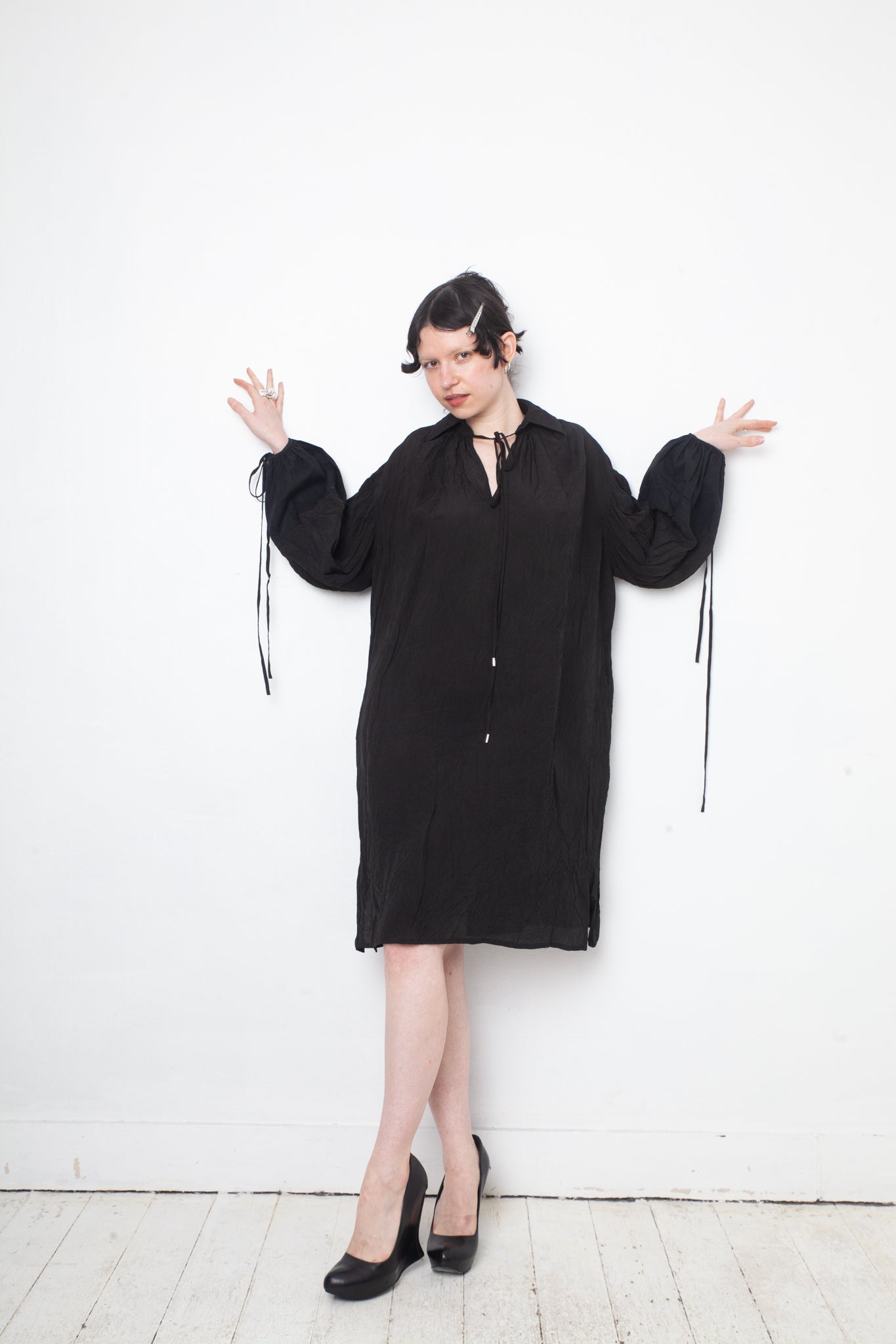 Loewe 2020's black wrinkled cotton caban shirt dress with puffy sleeves