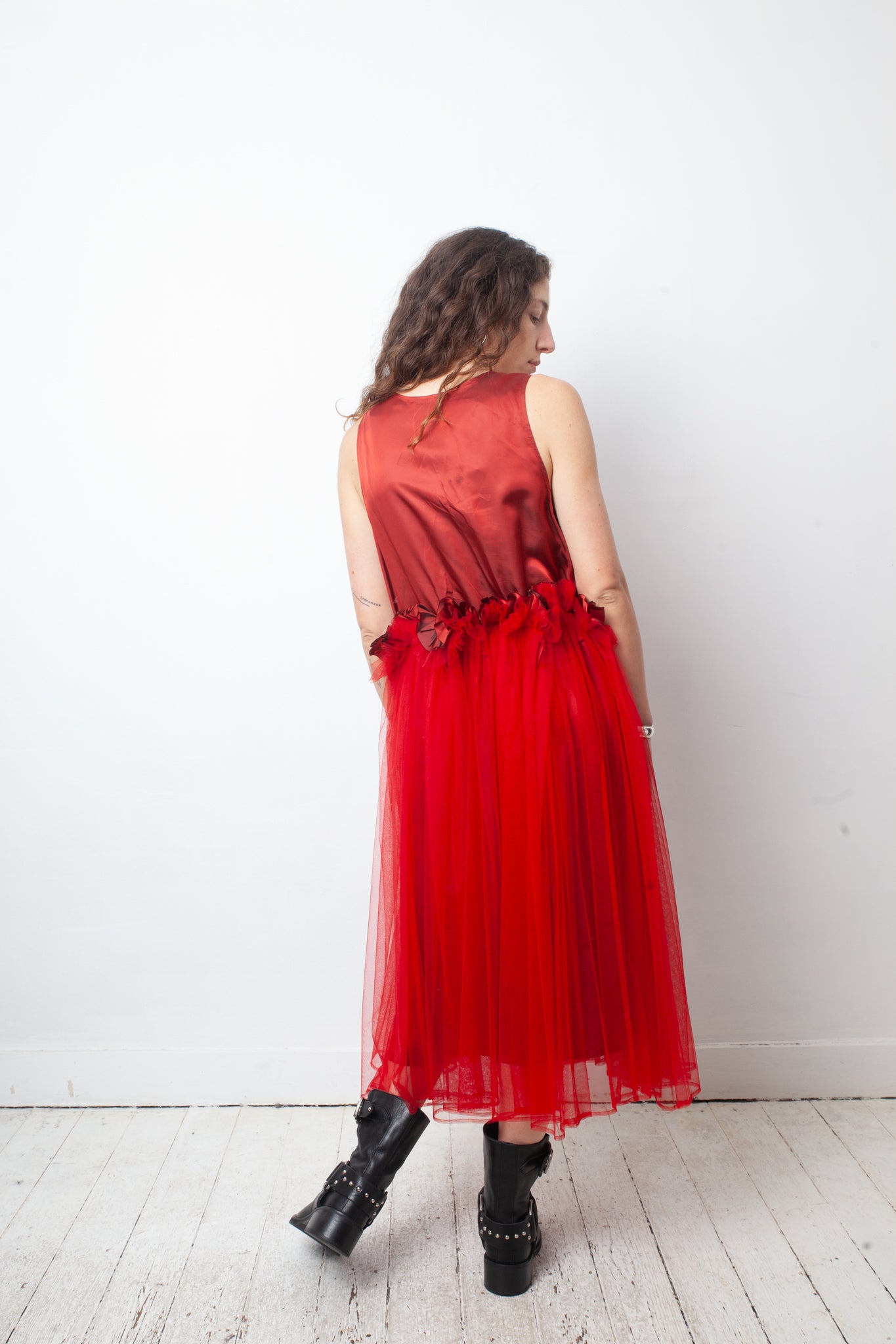 Noir Kei Ninomiya 2020’s red silky tulle A-line dress