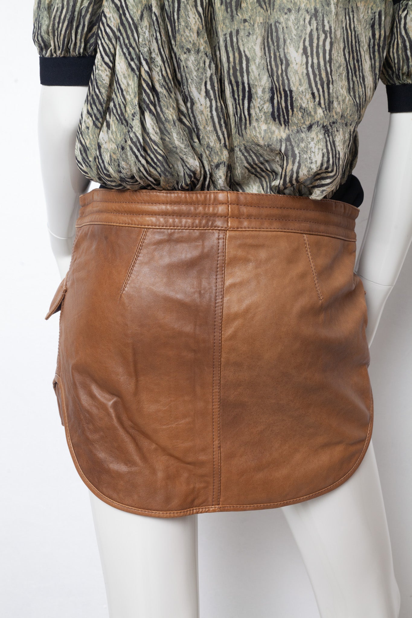 Burberry 2000's cognac leather miniskirt