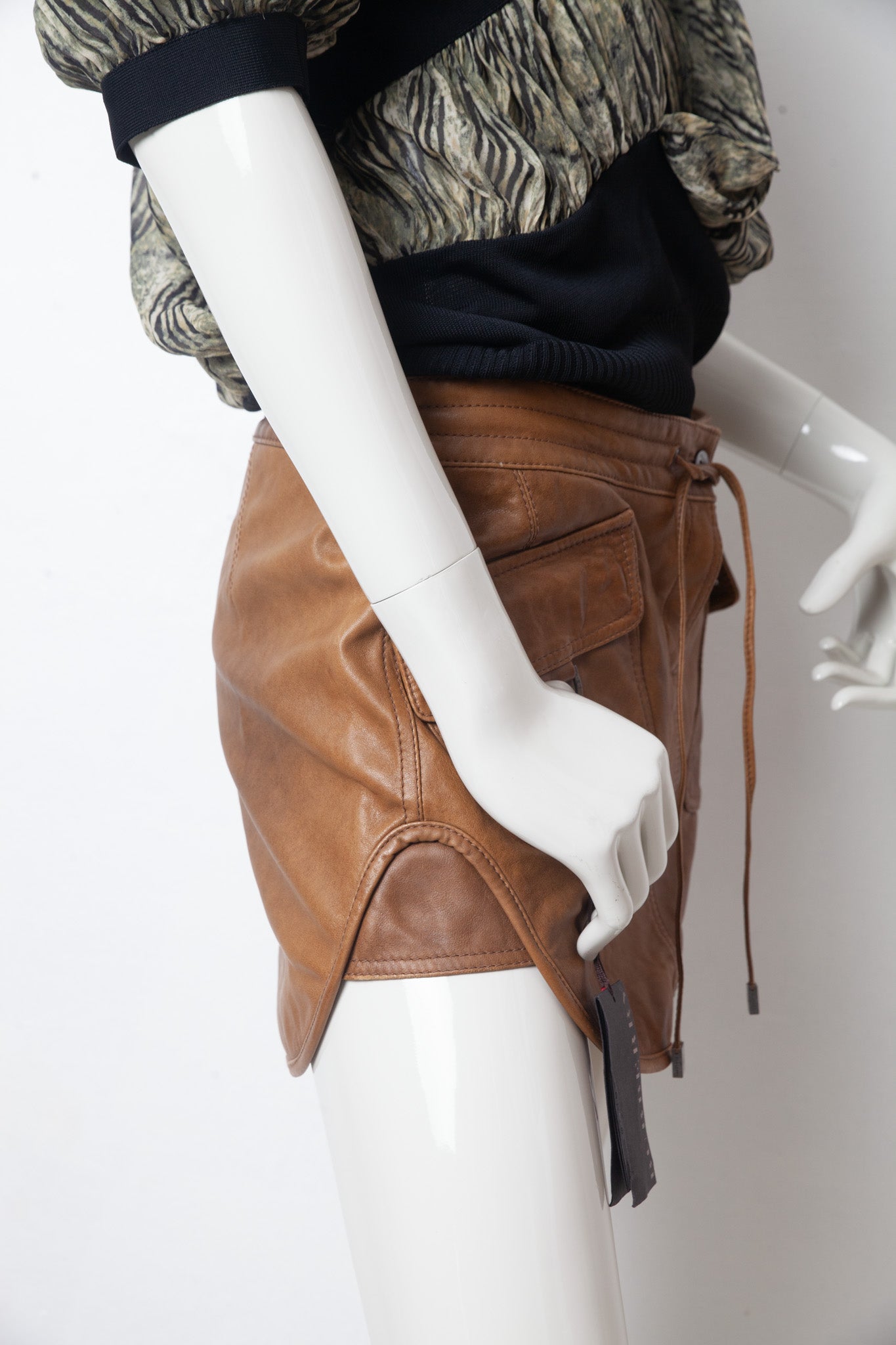 Burberry 2000's cognac leather miniskirt