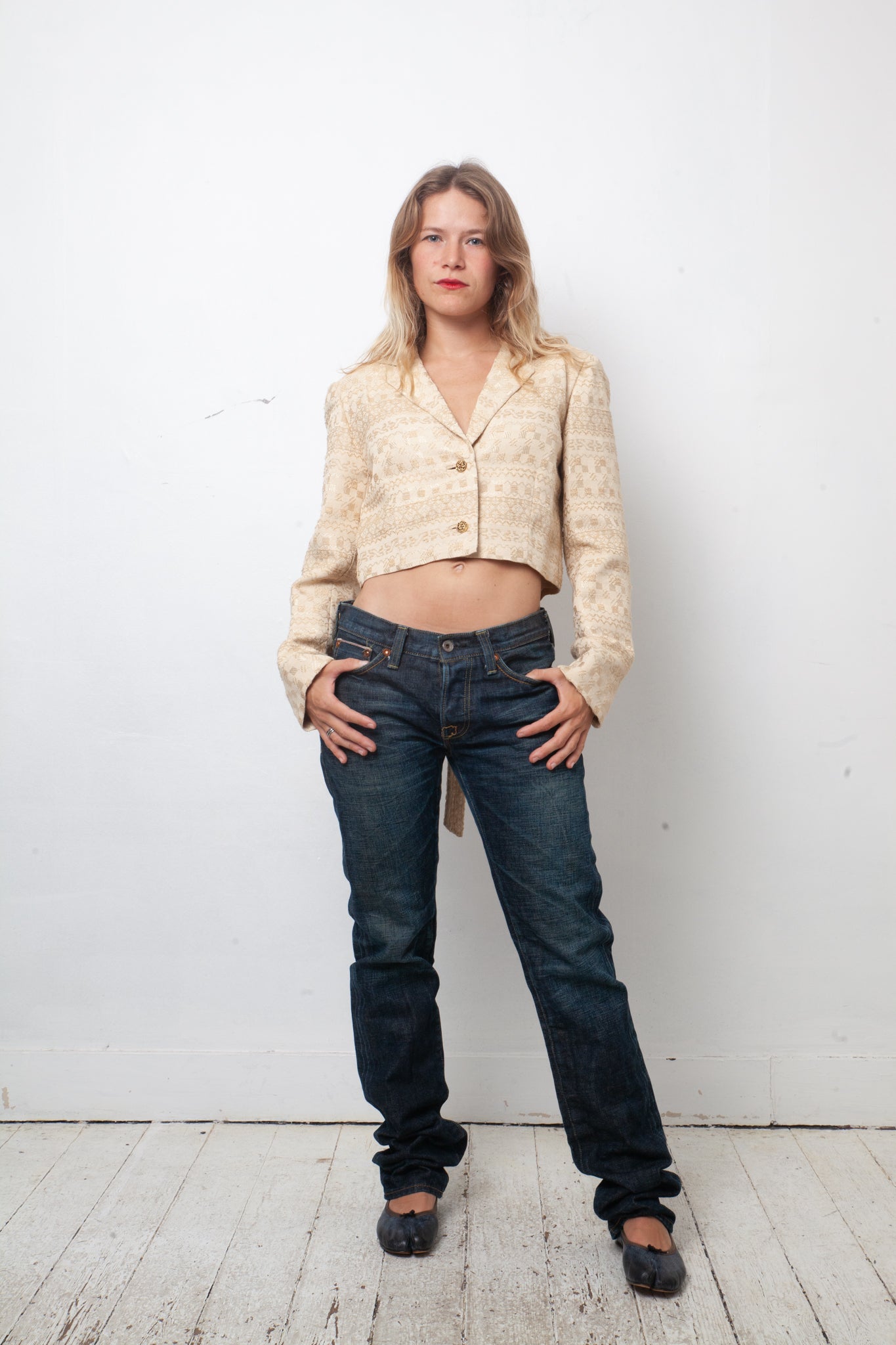 D&G 2000's beige cropped blazer with golden embroideries and open back