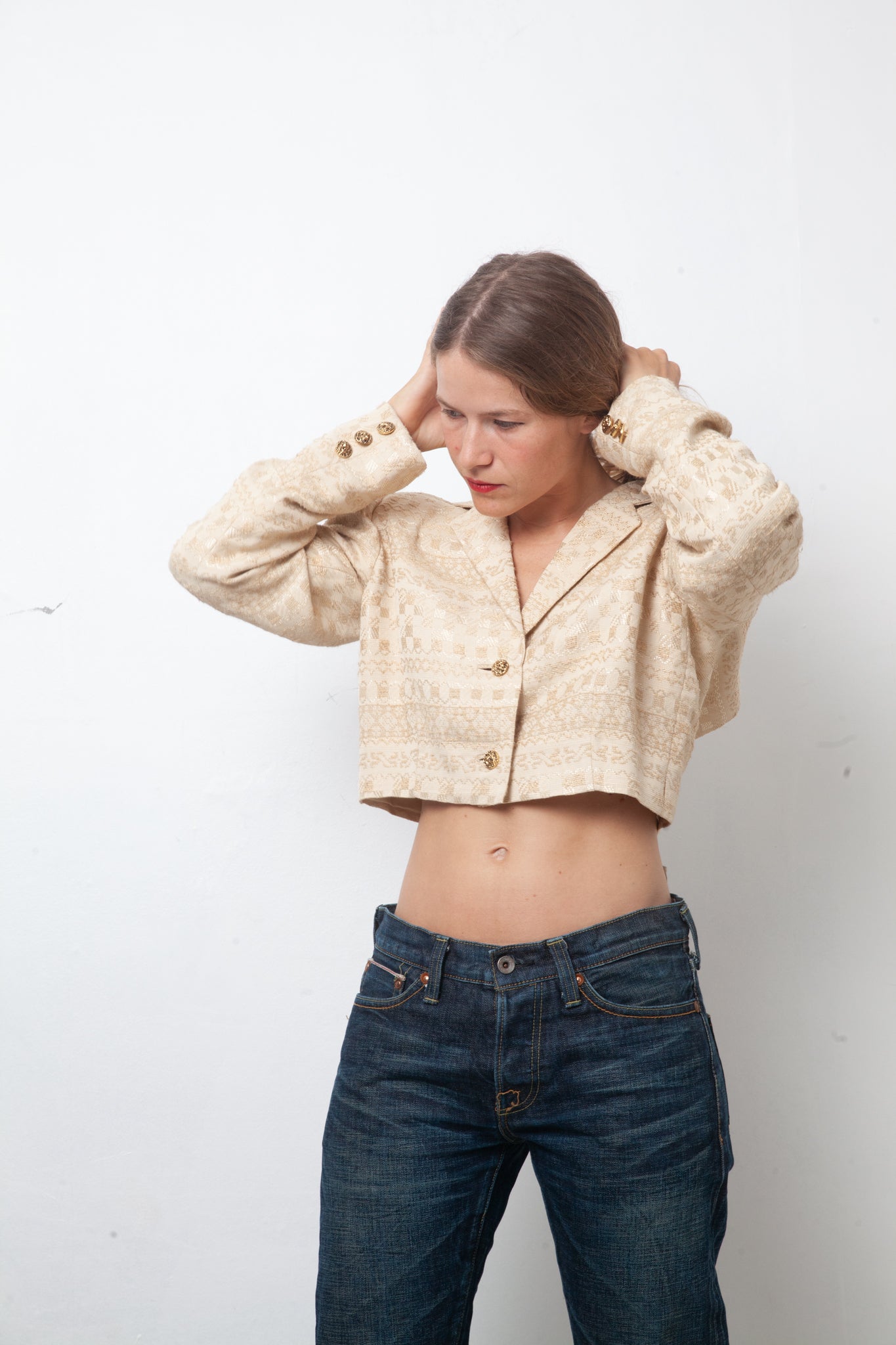 D&G 2000's beige cropped blazer with golden embroideries and open back