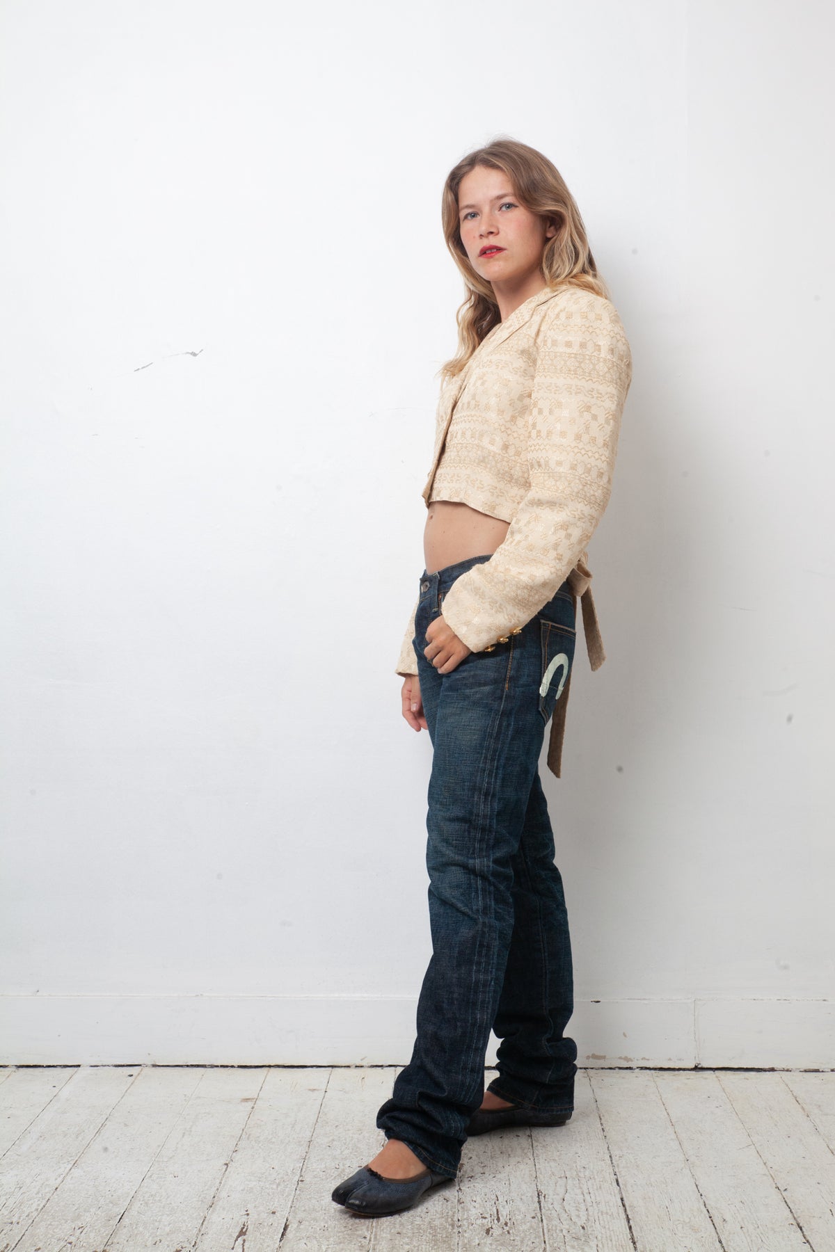 D&G 2000's beige cropped blazer with golden embroideries and open back