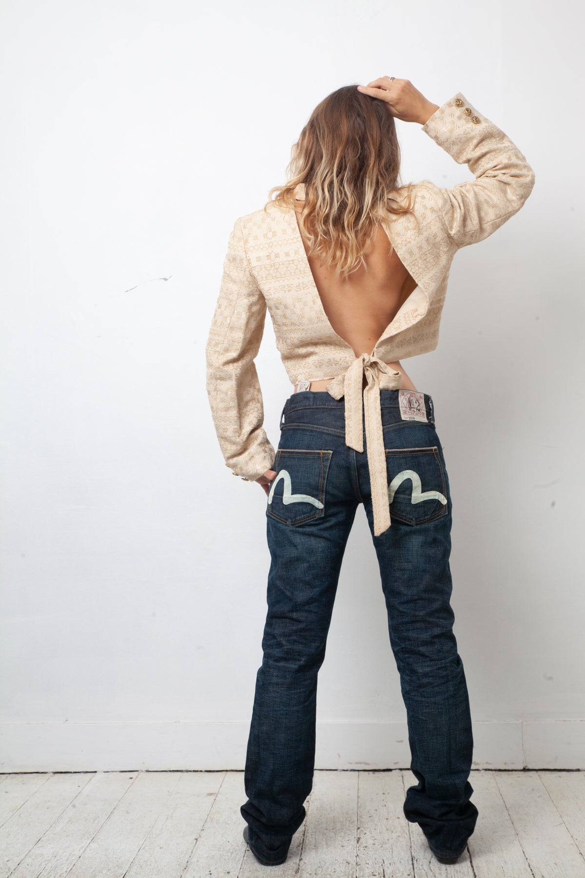 D&G 2000's beige cropped blazer with golden embroideries and open back