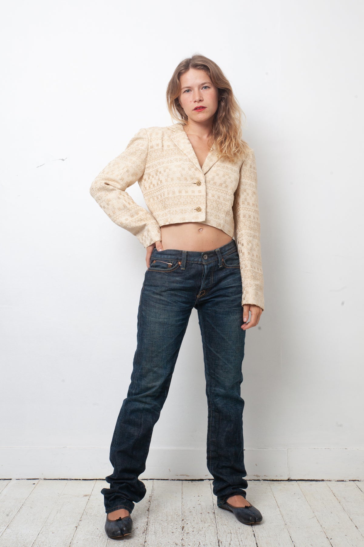 D&G 2000's beige cropped blazer with golden embroideries and open back